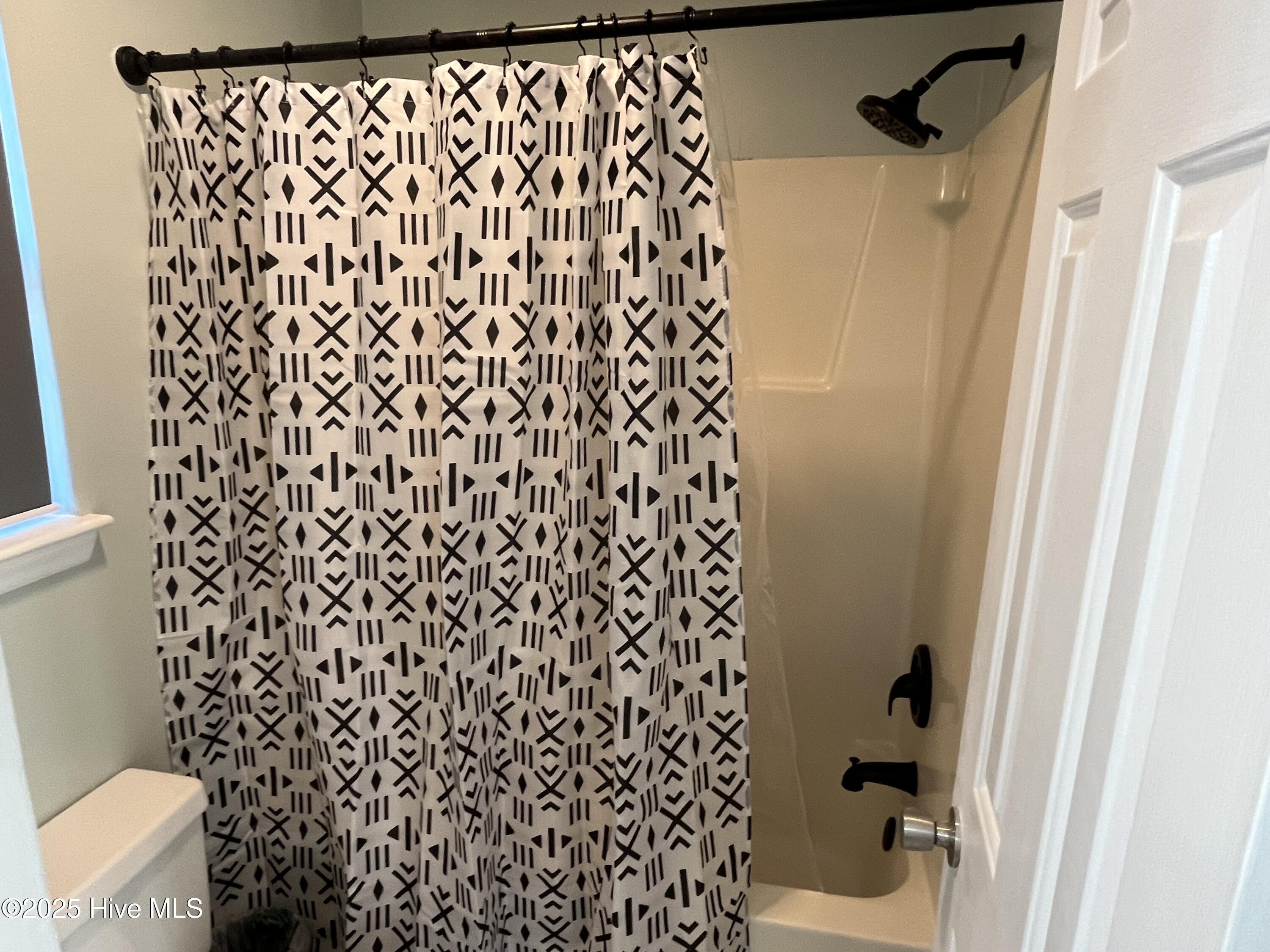 100559097 | Photo 11