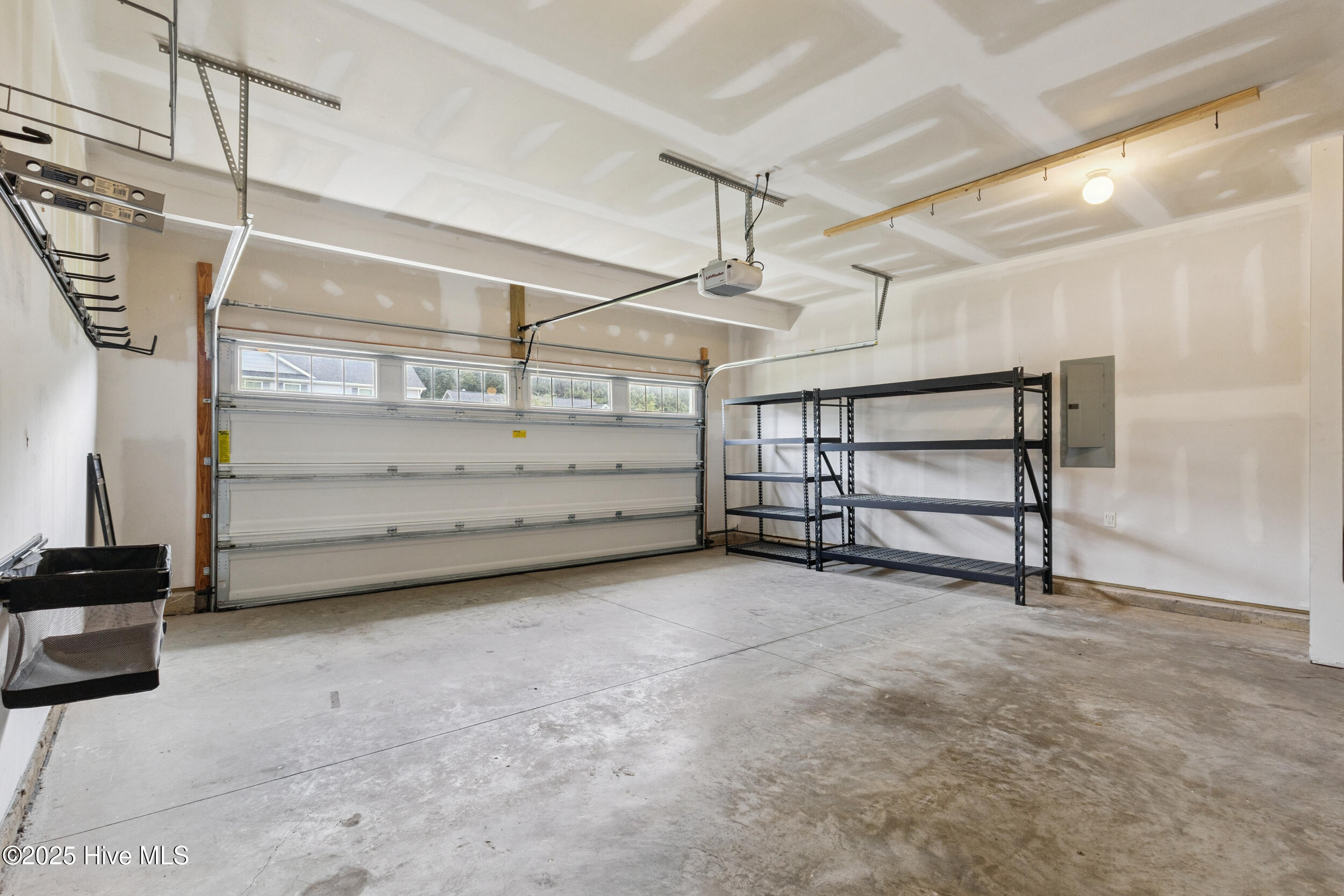 100521845 | Photo 38