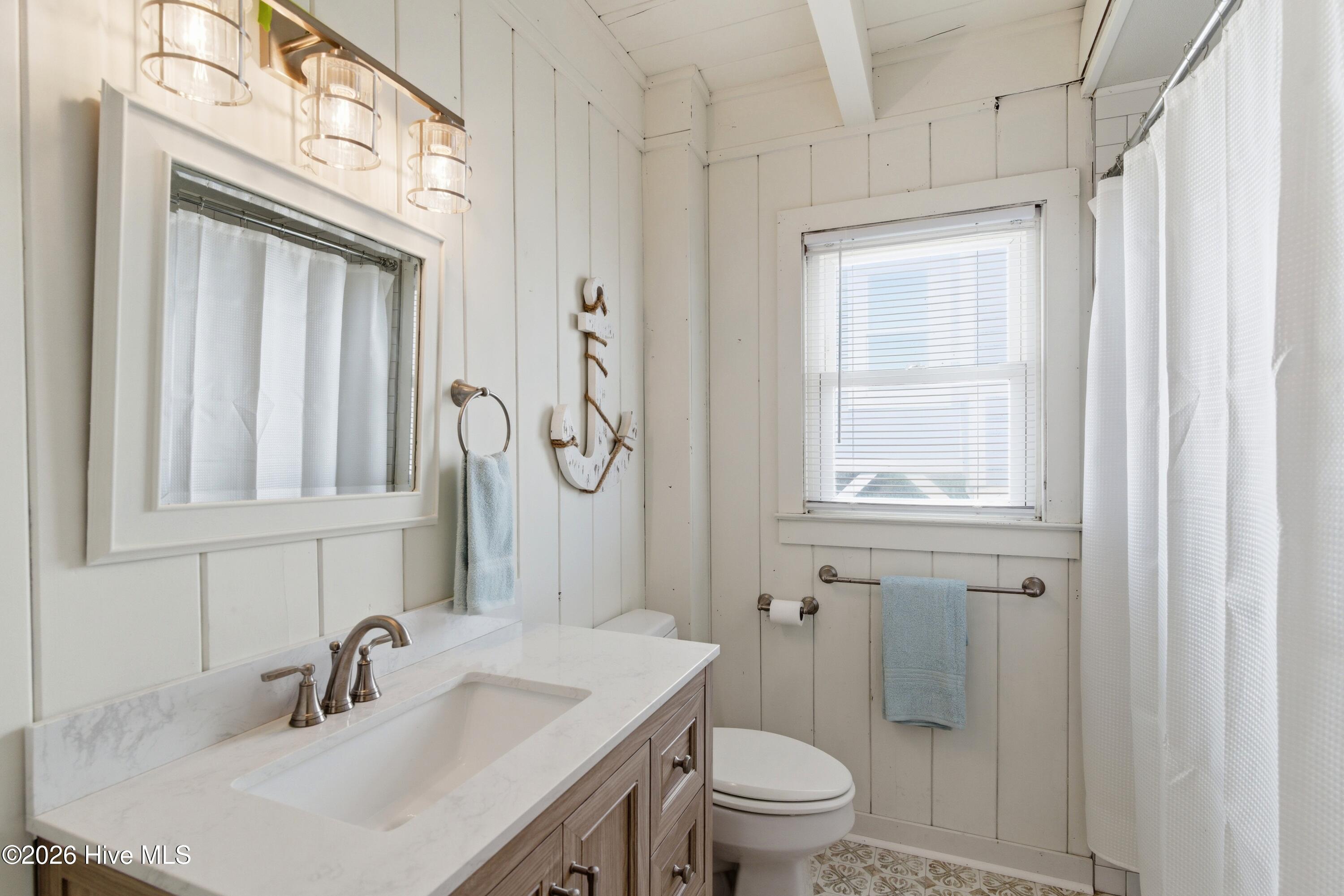 100570347 | Photo 35