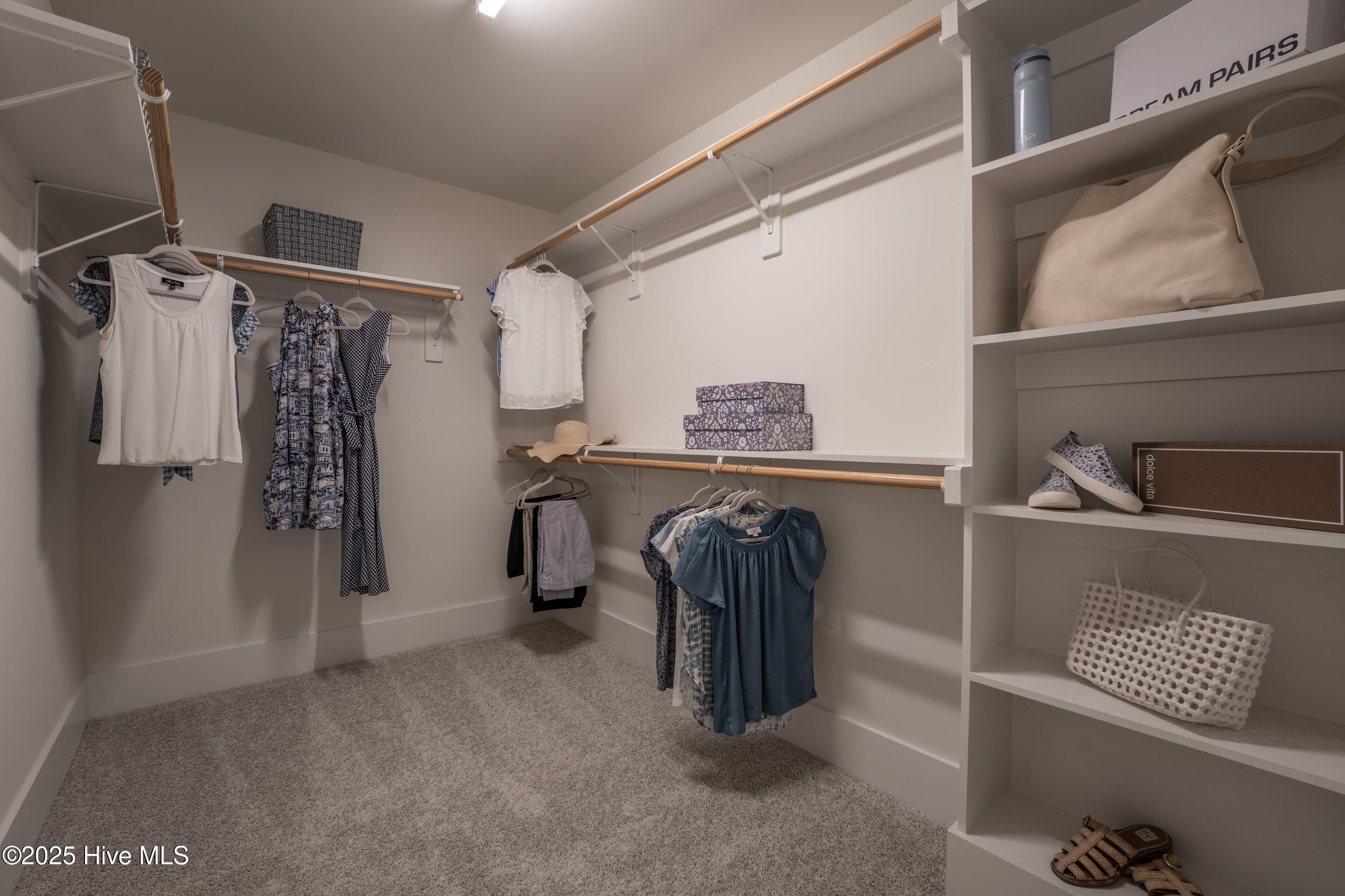 100545913 | Photo 33