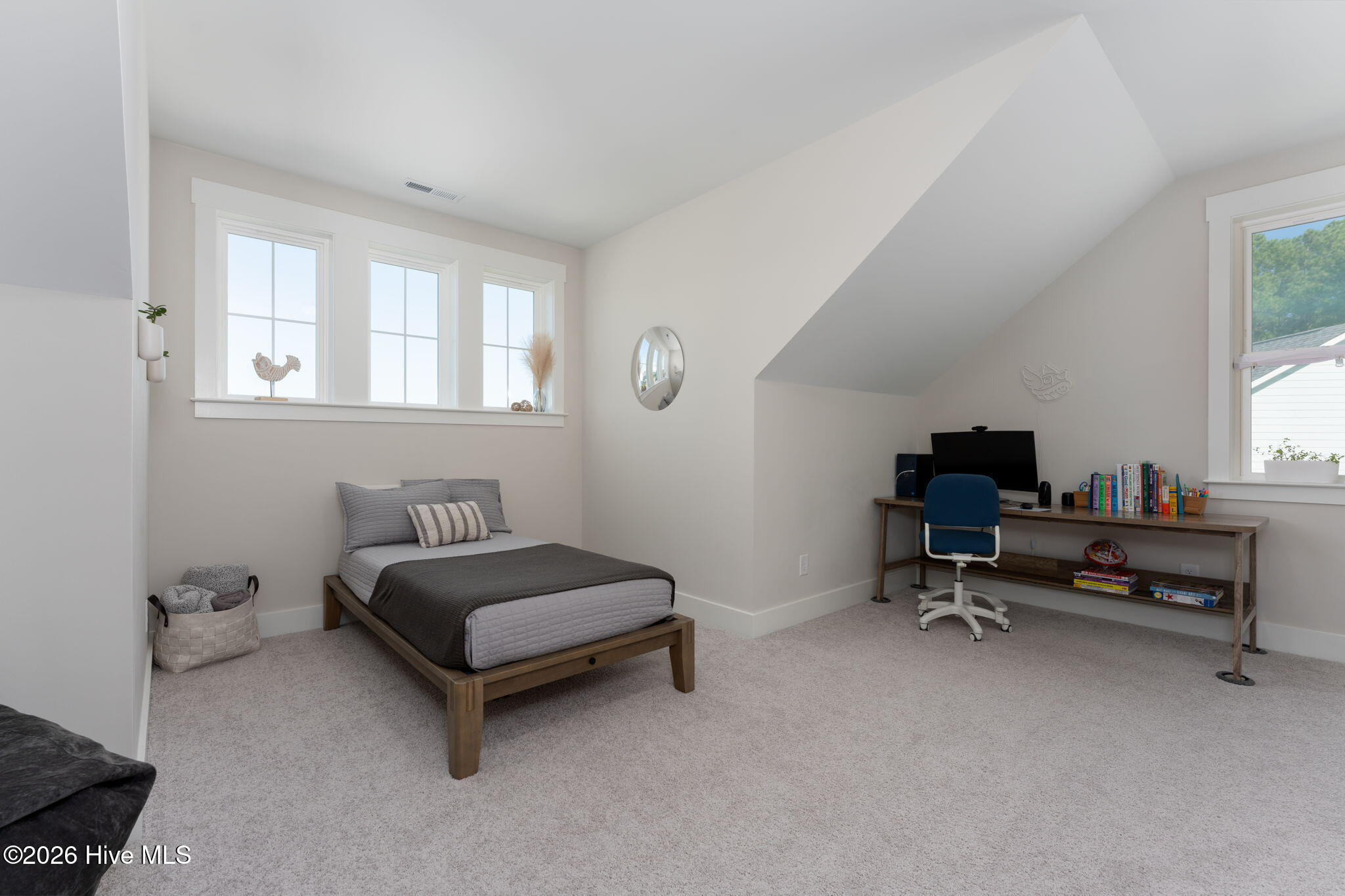 100564713 | Photo 46