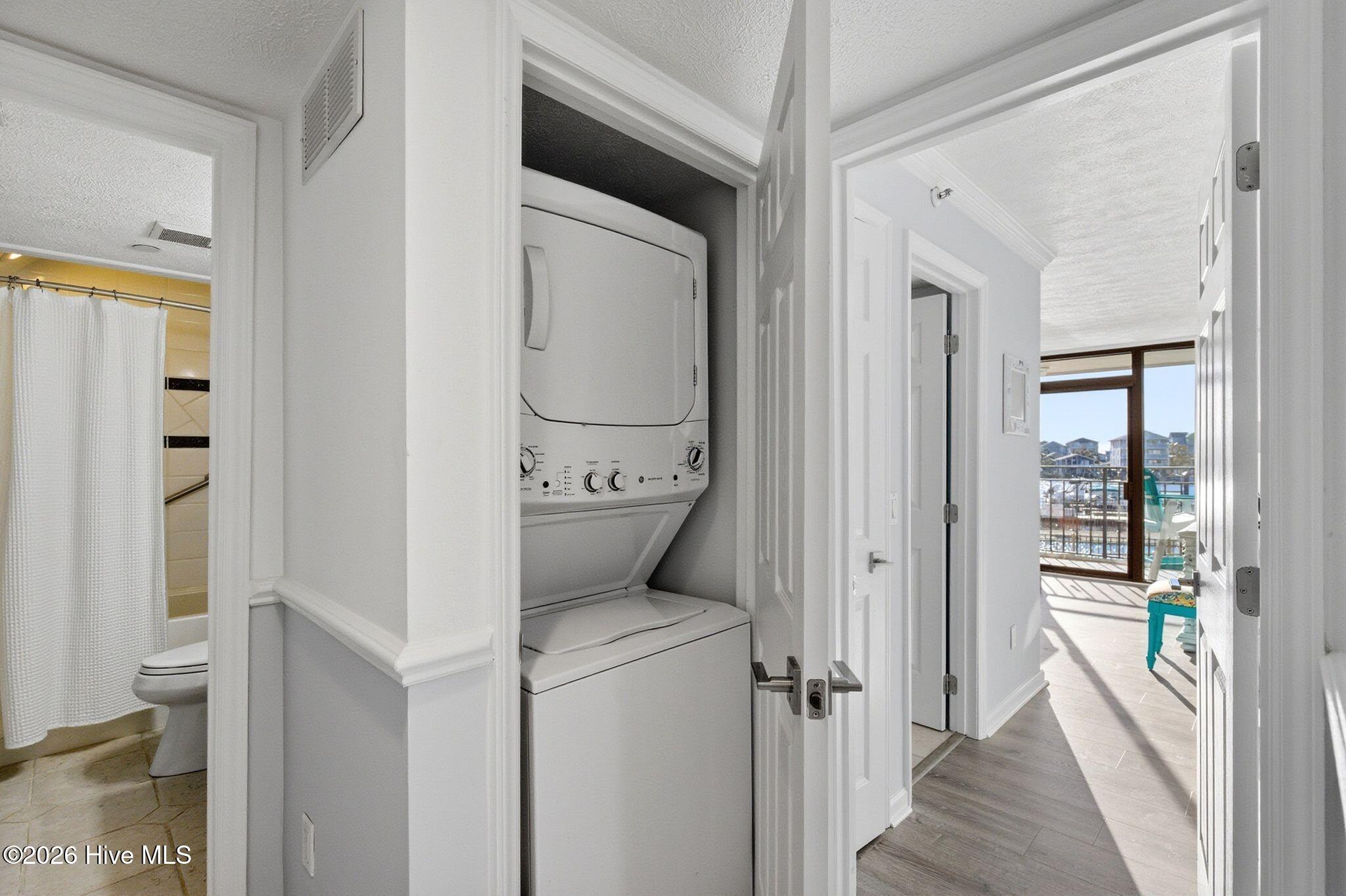 100560958 | Photo 12