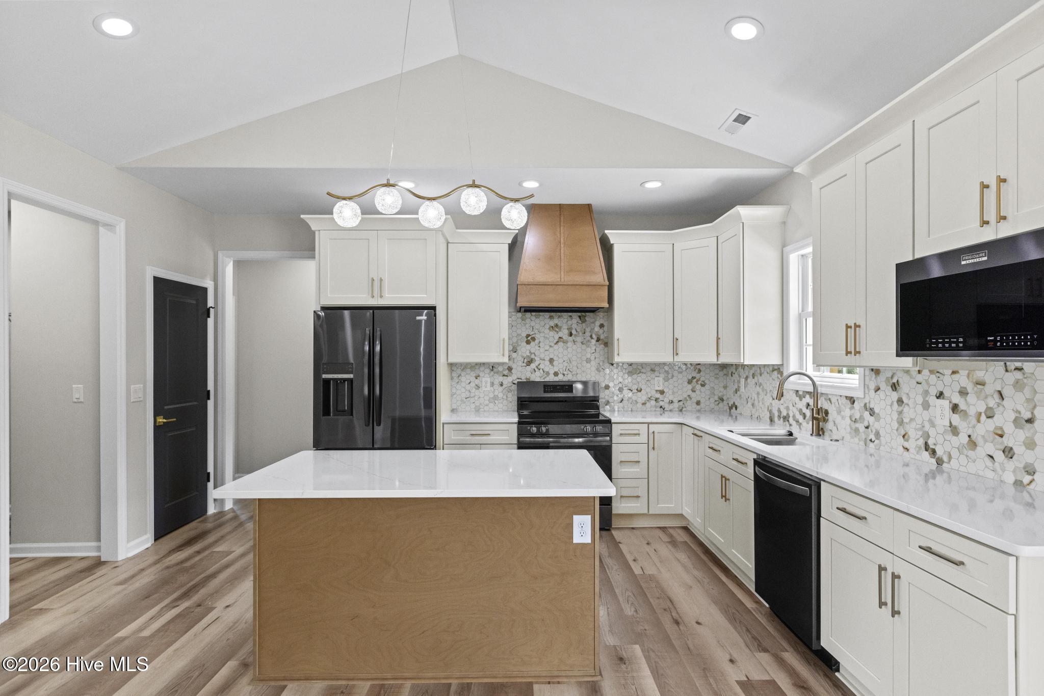 410 Wade Drive, Richlands, NC 28574 – photo 6: 425A3335