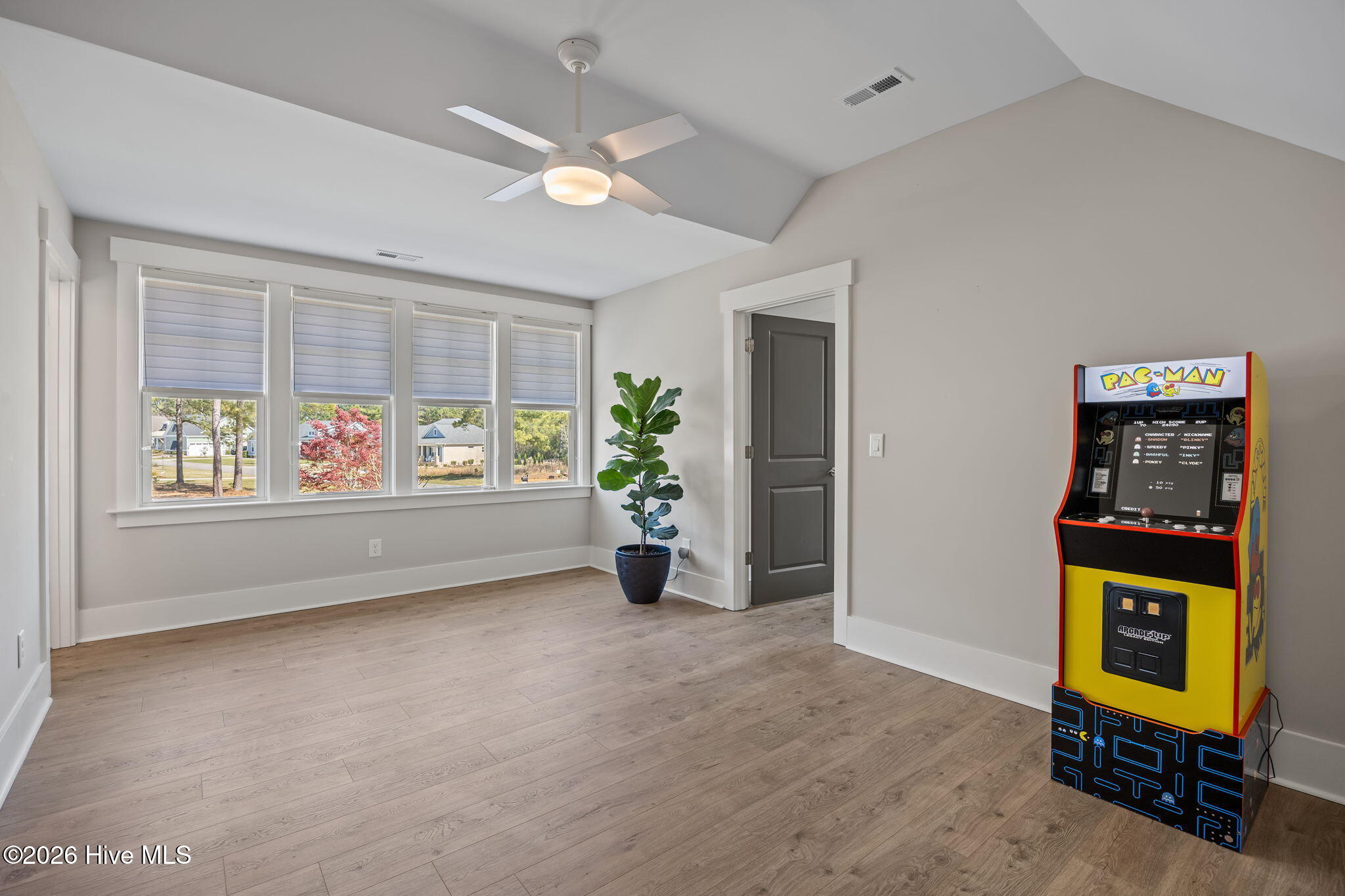 100563731 | Photo 44