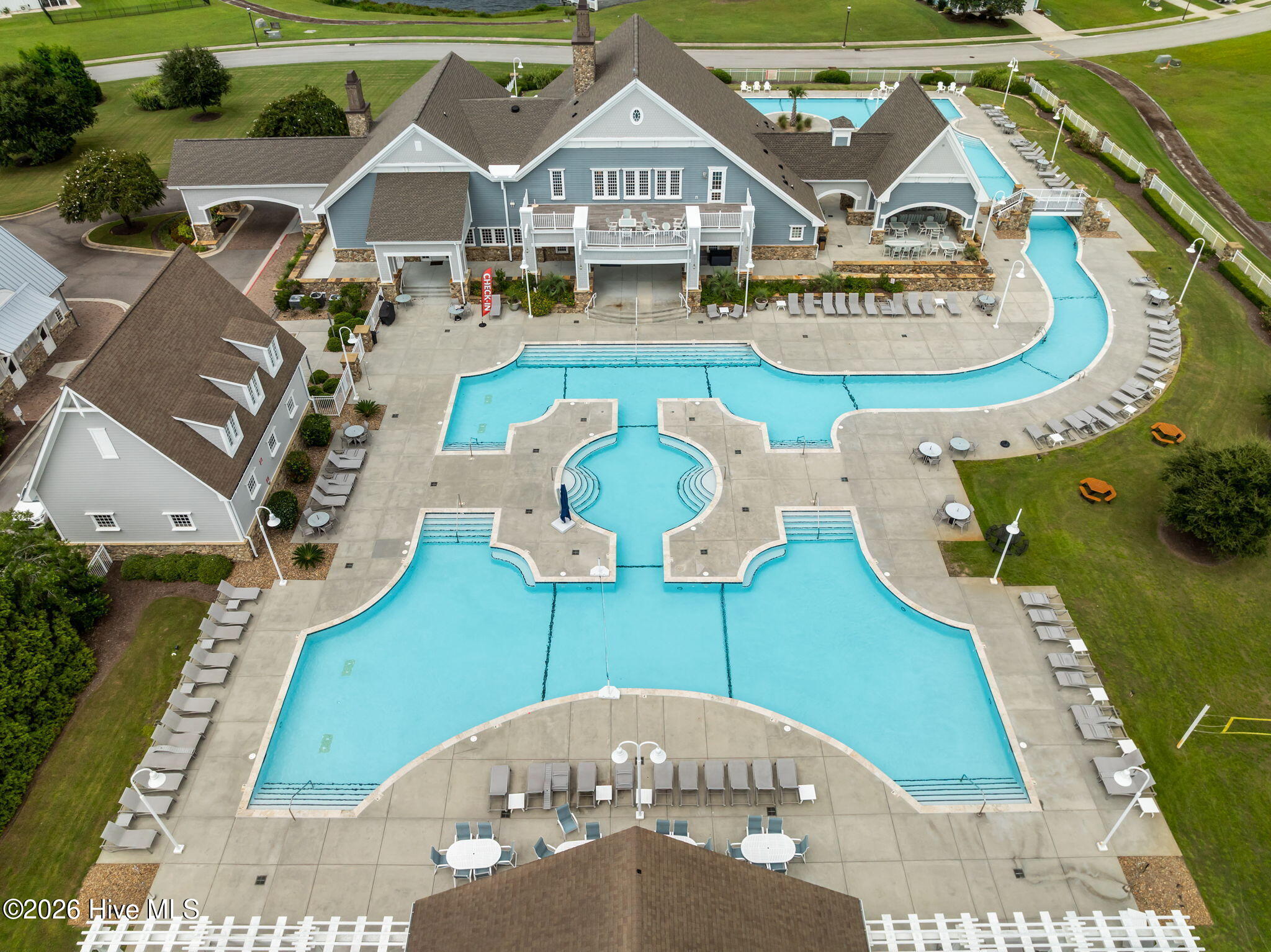 100557618 | Photo 57