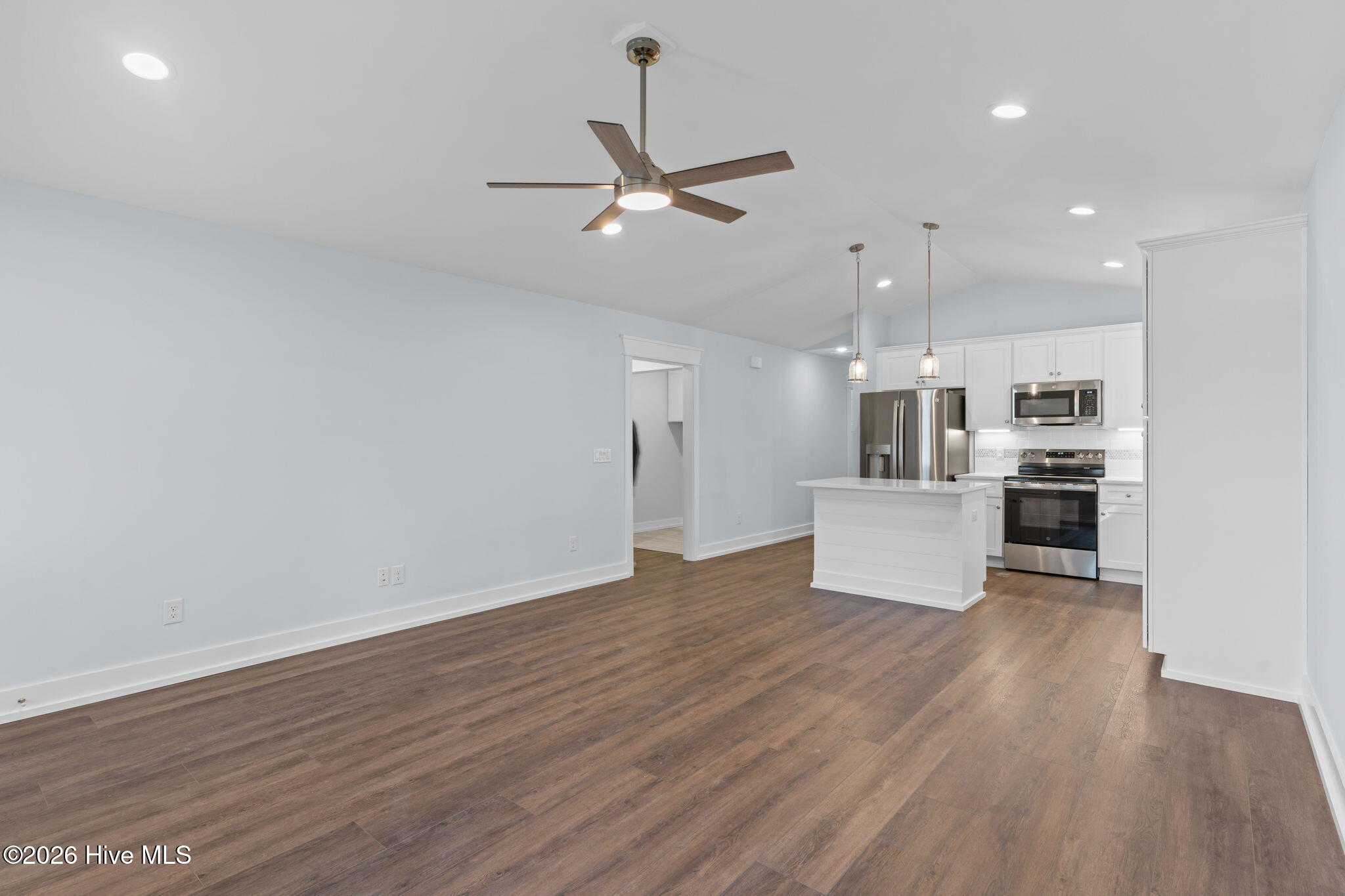 100527921 | Photo 40