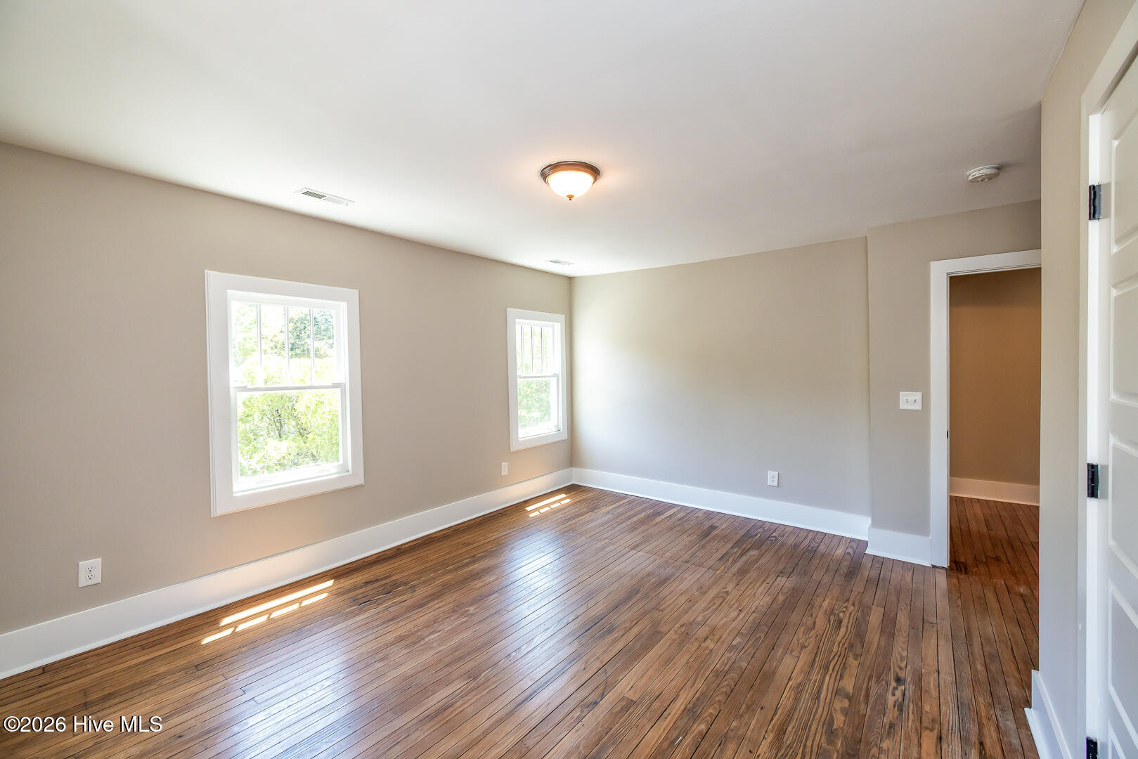 100581358 | Photo 28