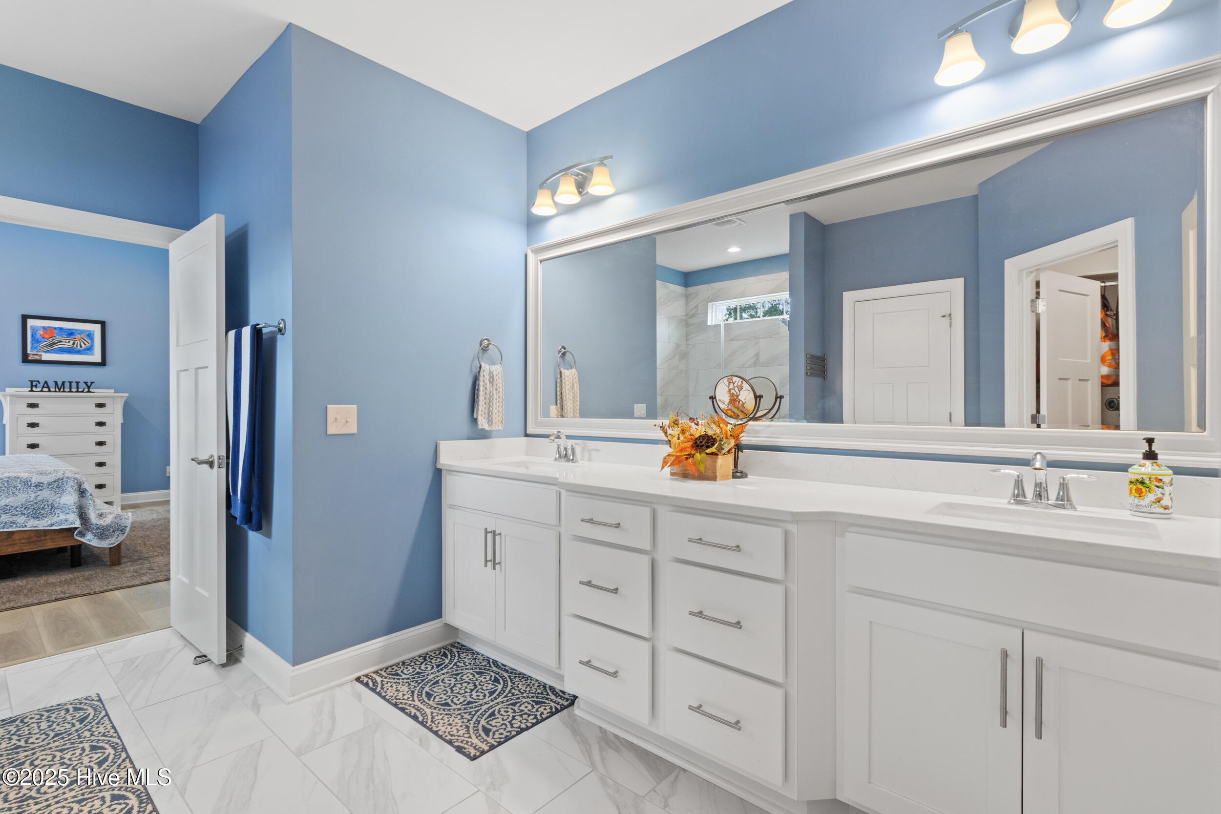 100536261 | Photo 19