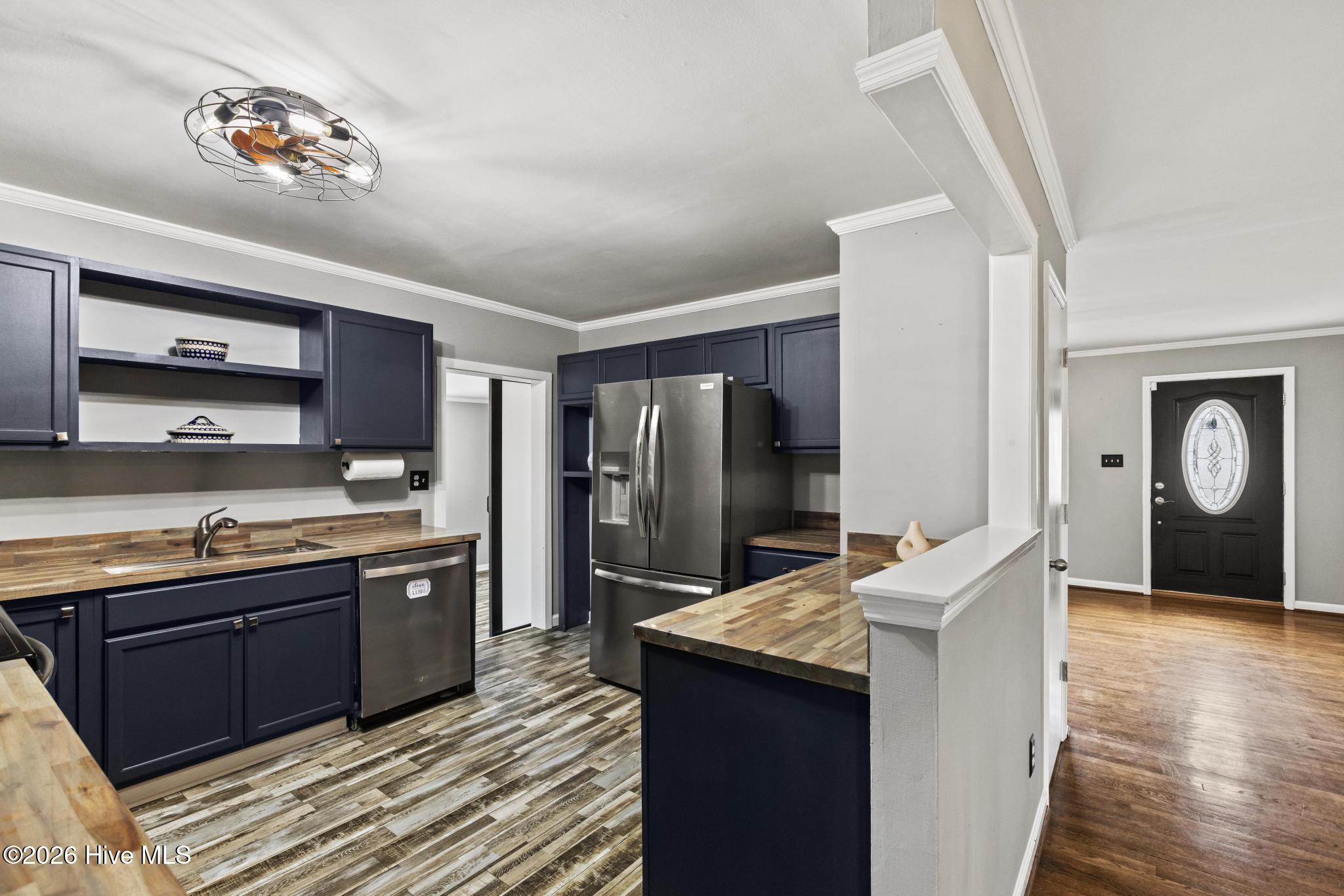 100558586 | Photo 11