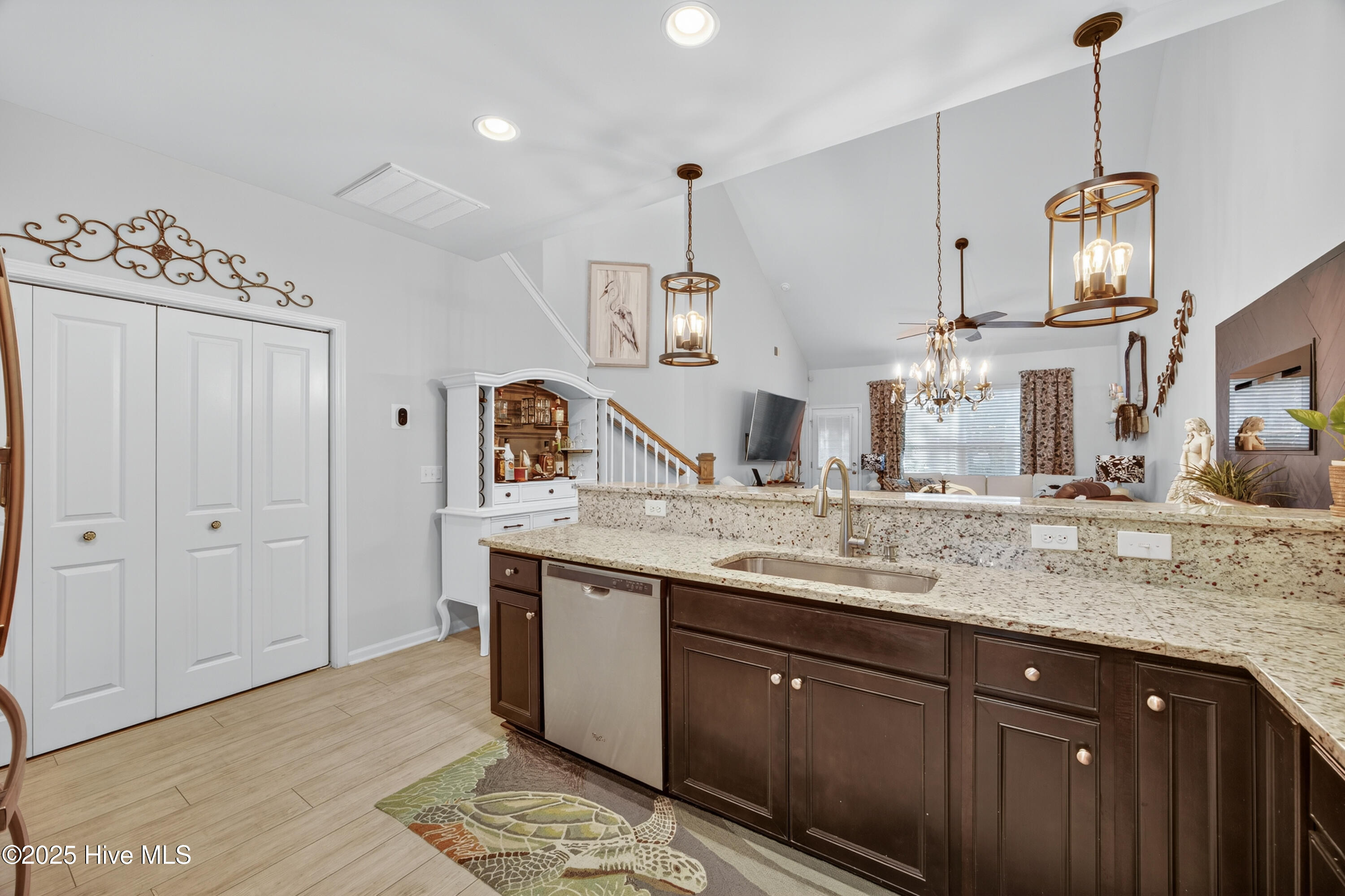 100540522 | Photo 13