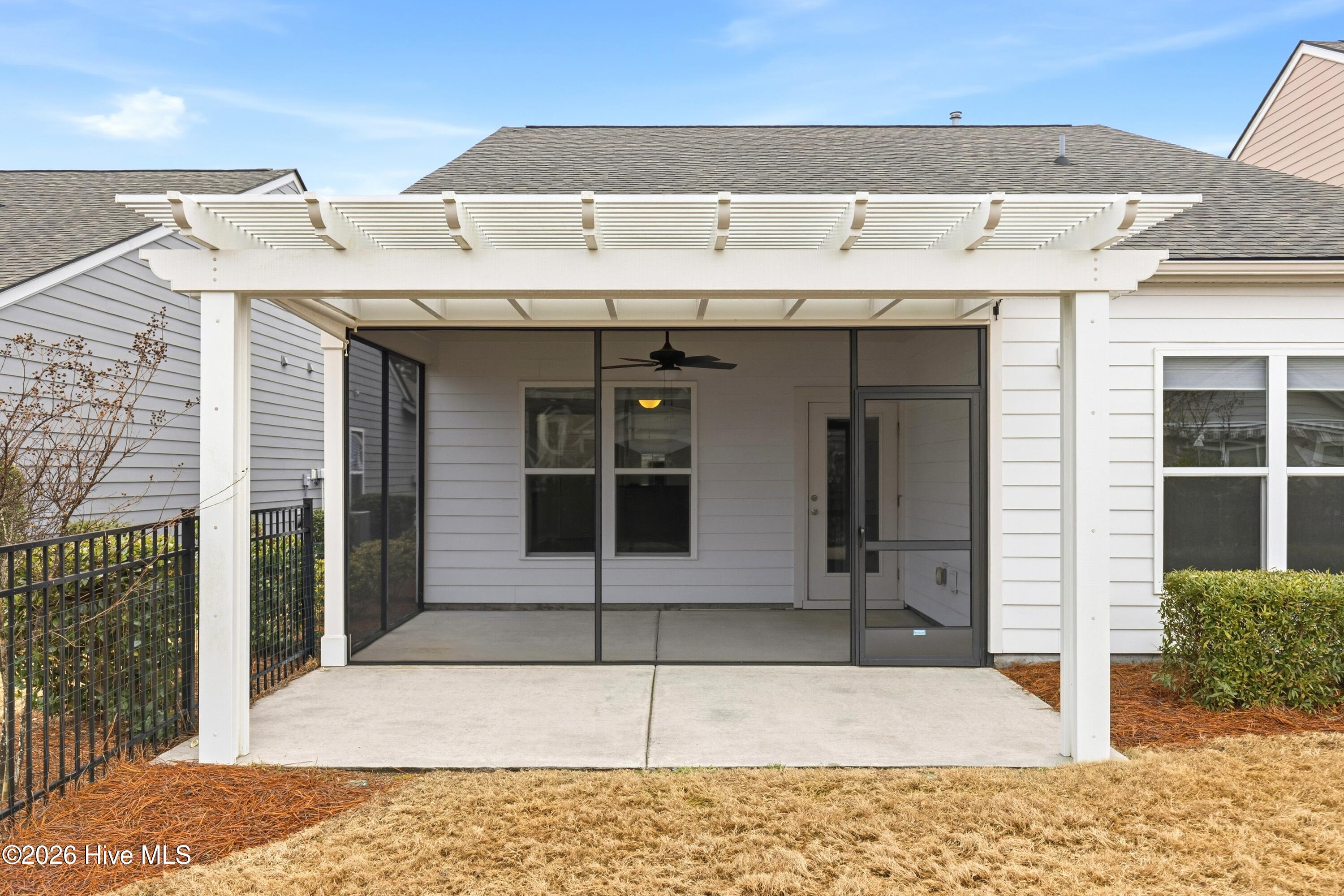 100553479 | Photo 32