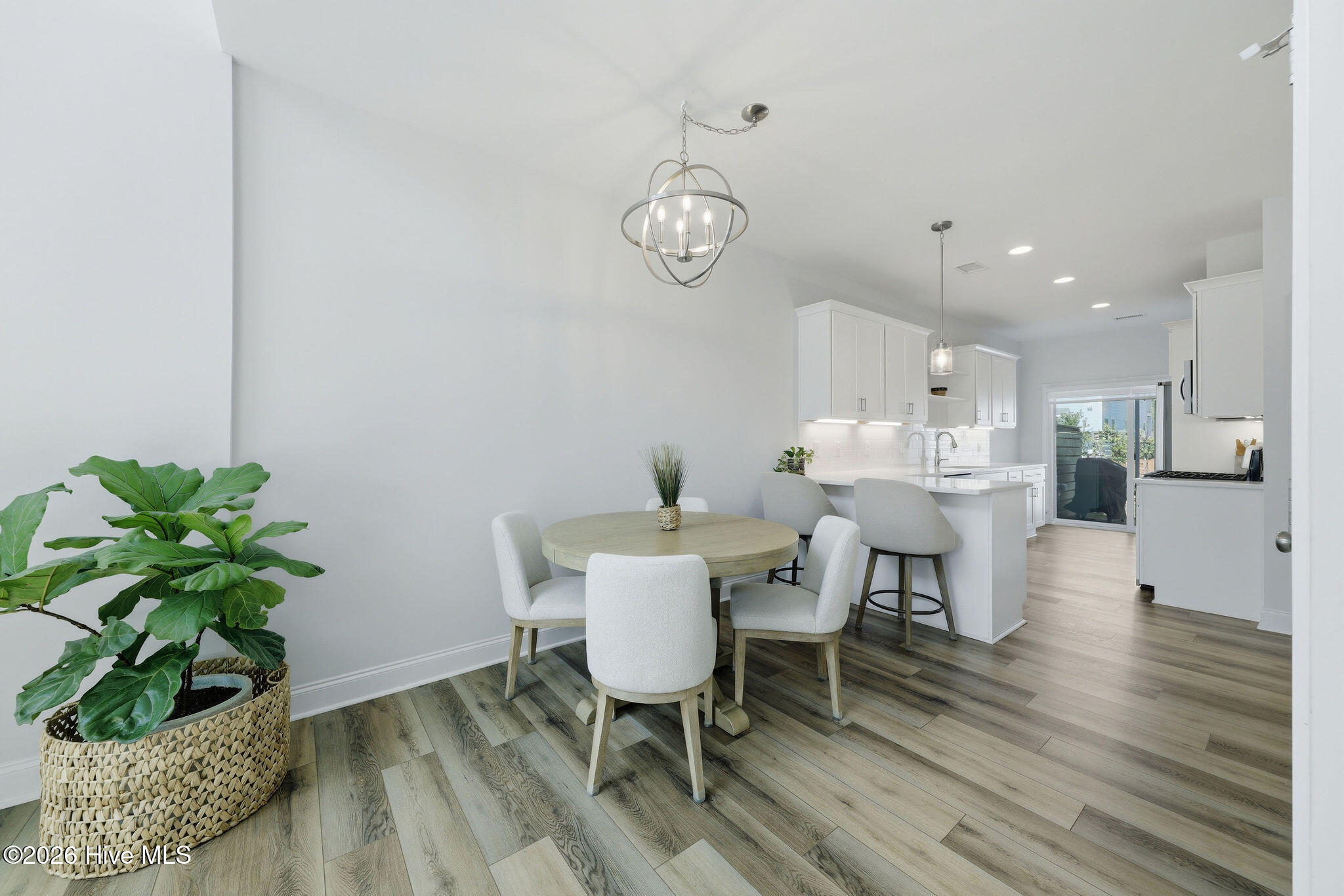 100567666 | Photo 13