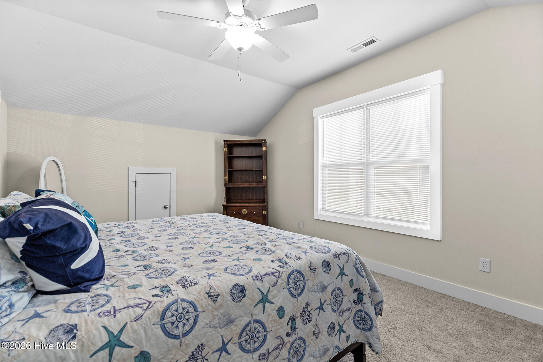 100550596 | Photo 32