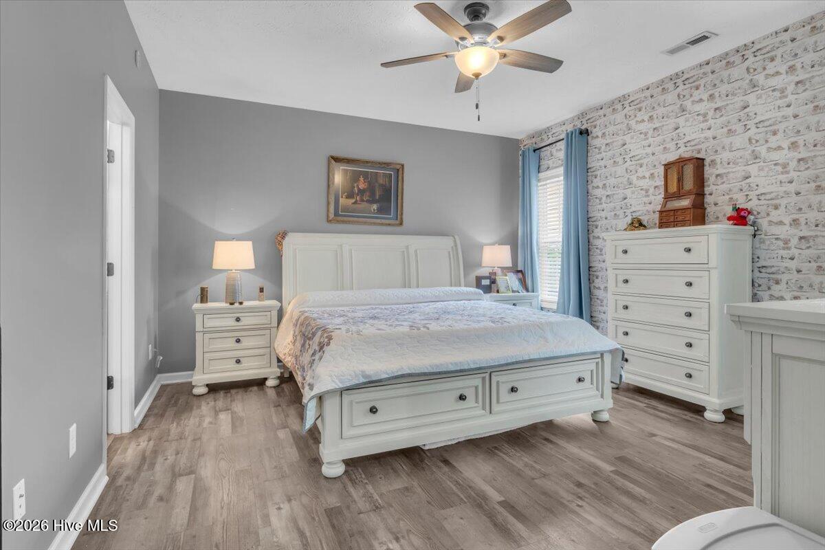 100570228 | Photo 24