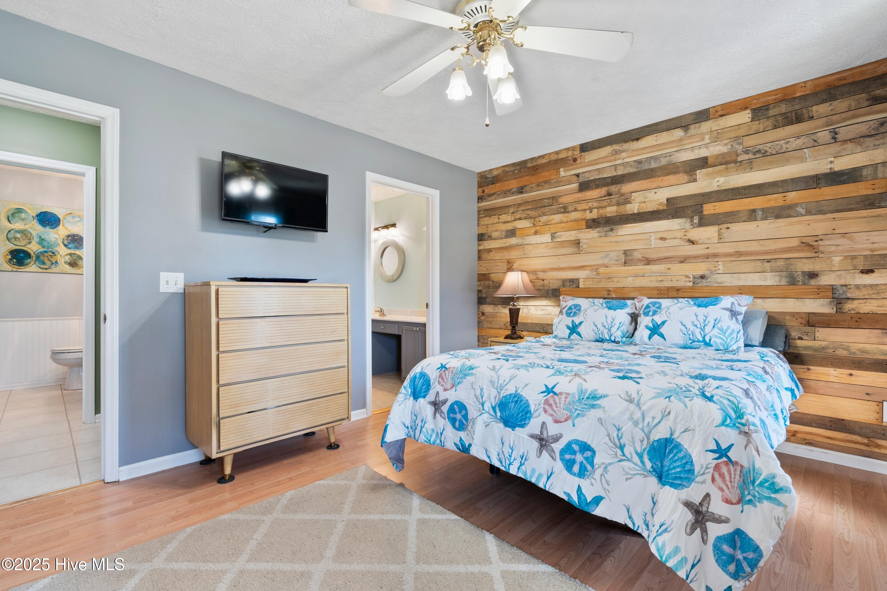 100535792 | Photo 26