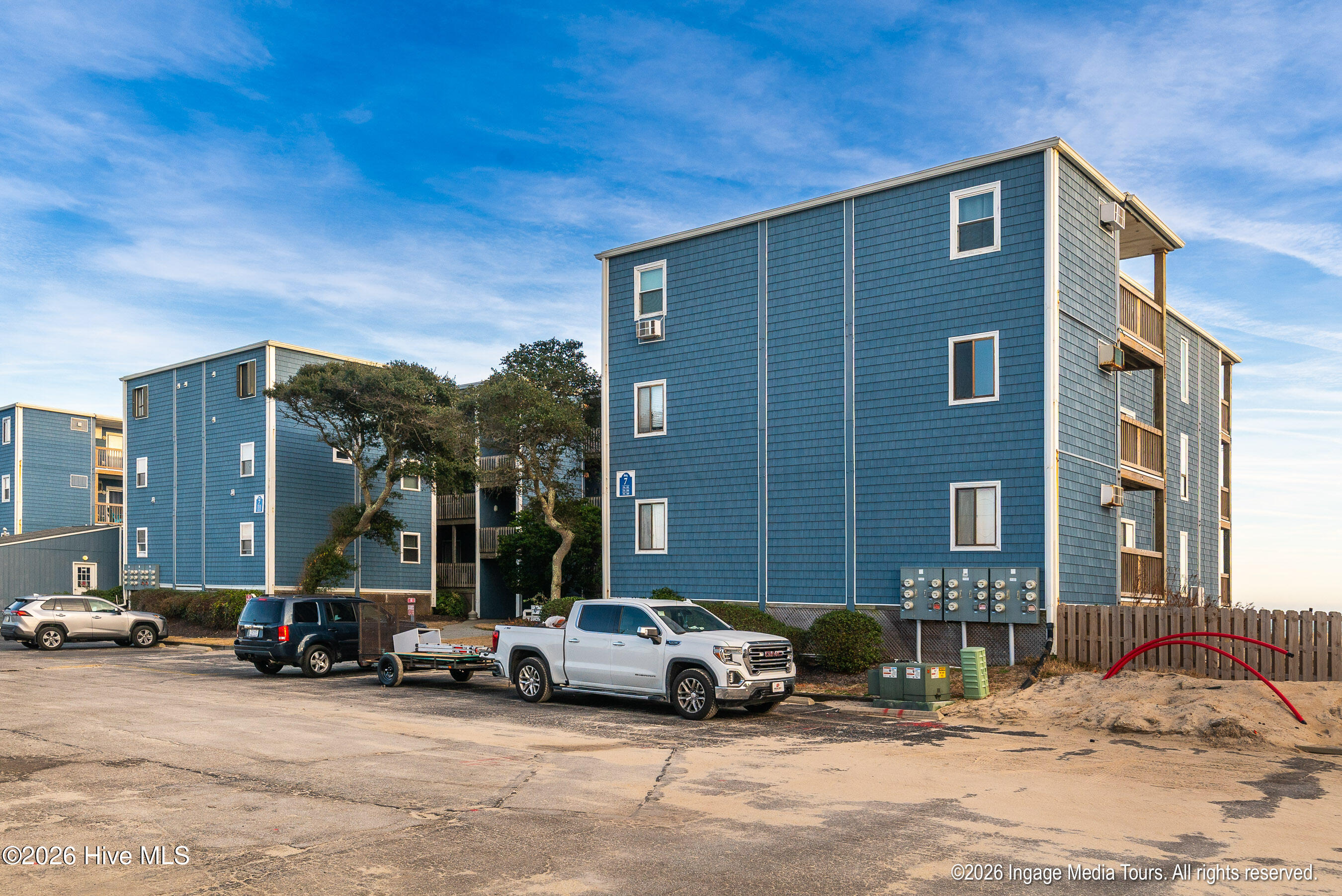 100548603 | Photo 24