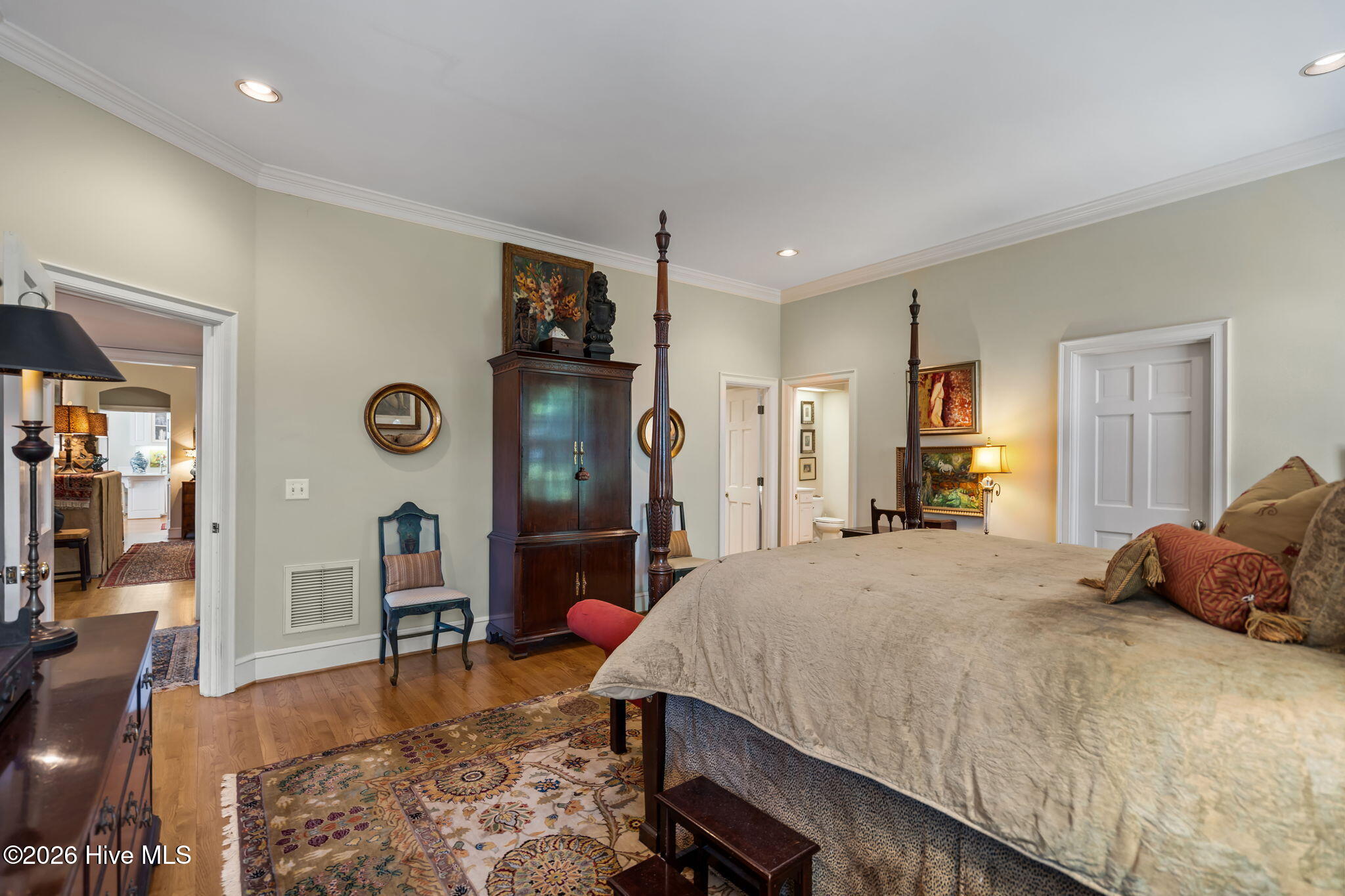 100570294 | Photo 29