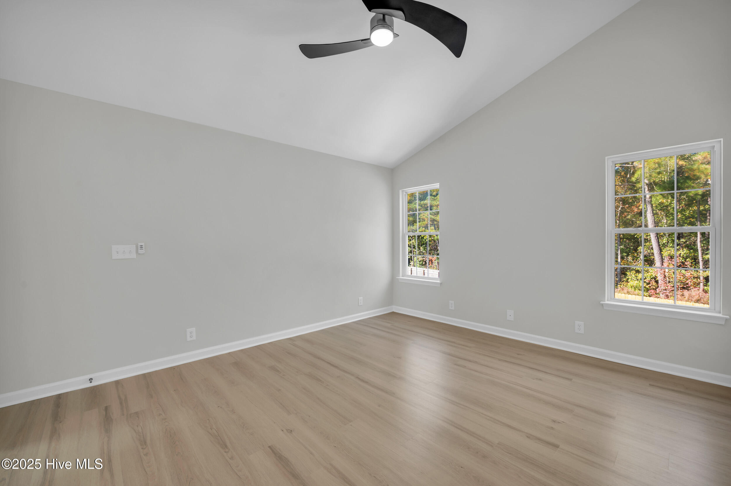 100540827 | Photo 22