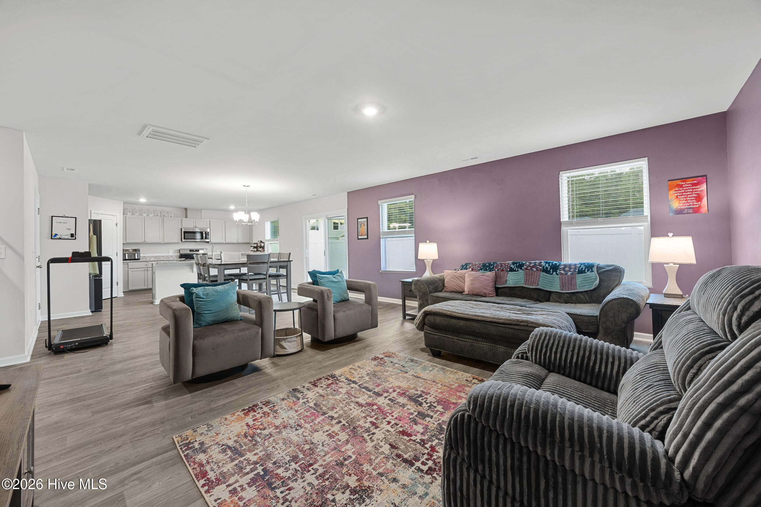 100561972 | Photo 12