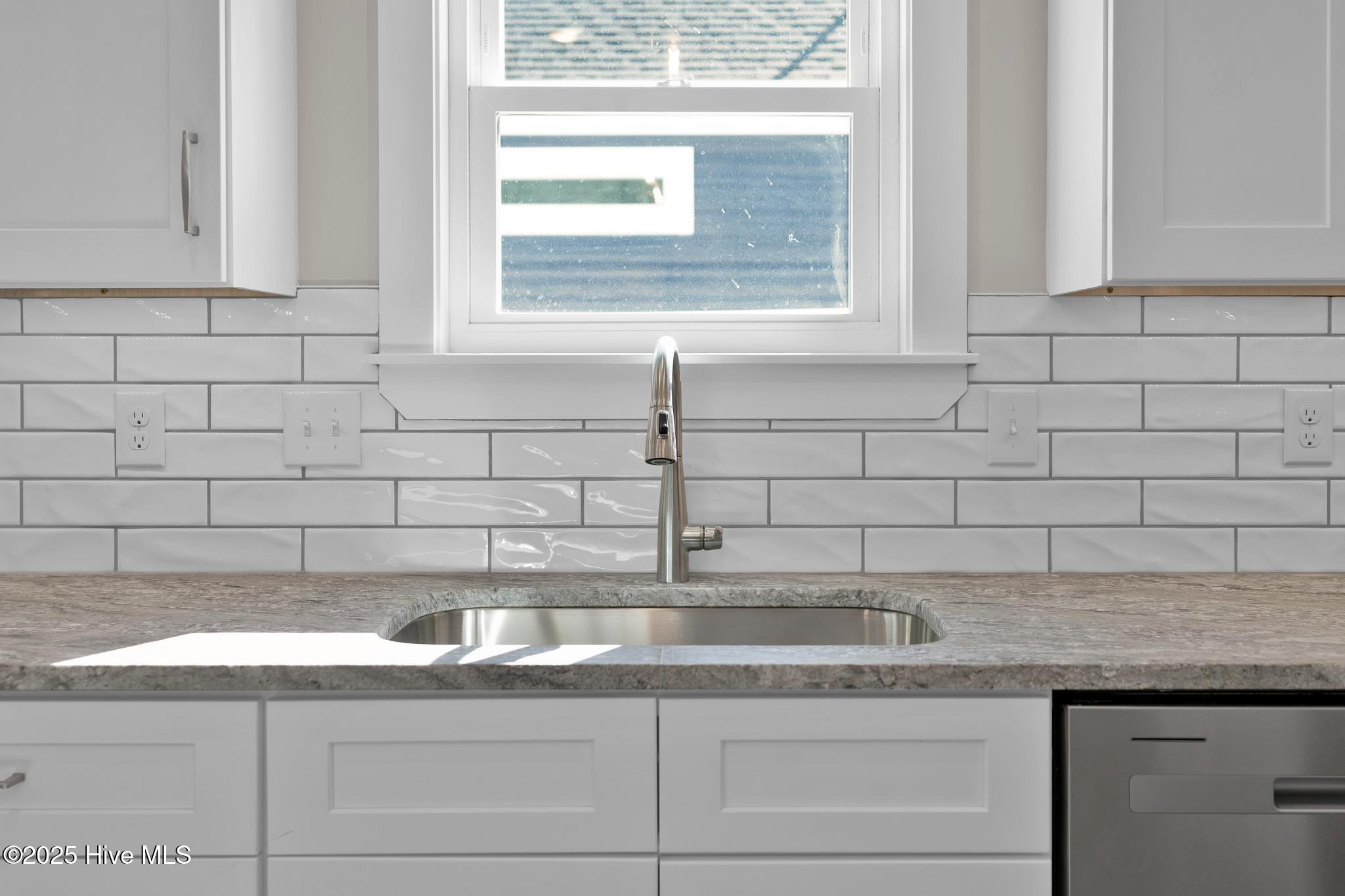 100527490 | Photo 10