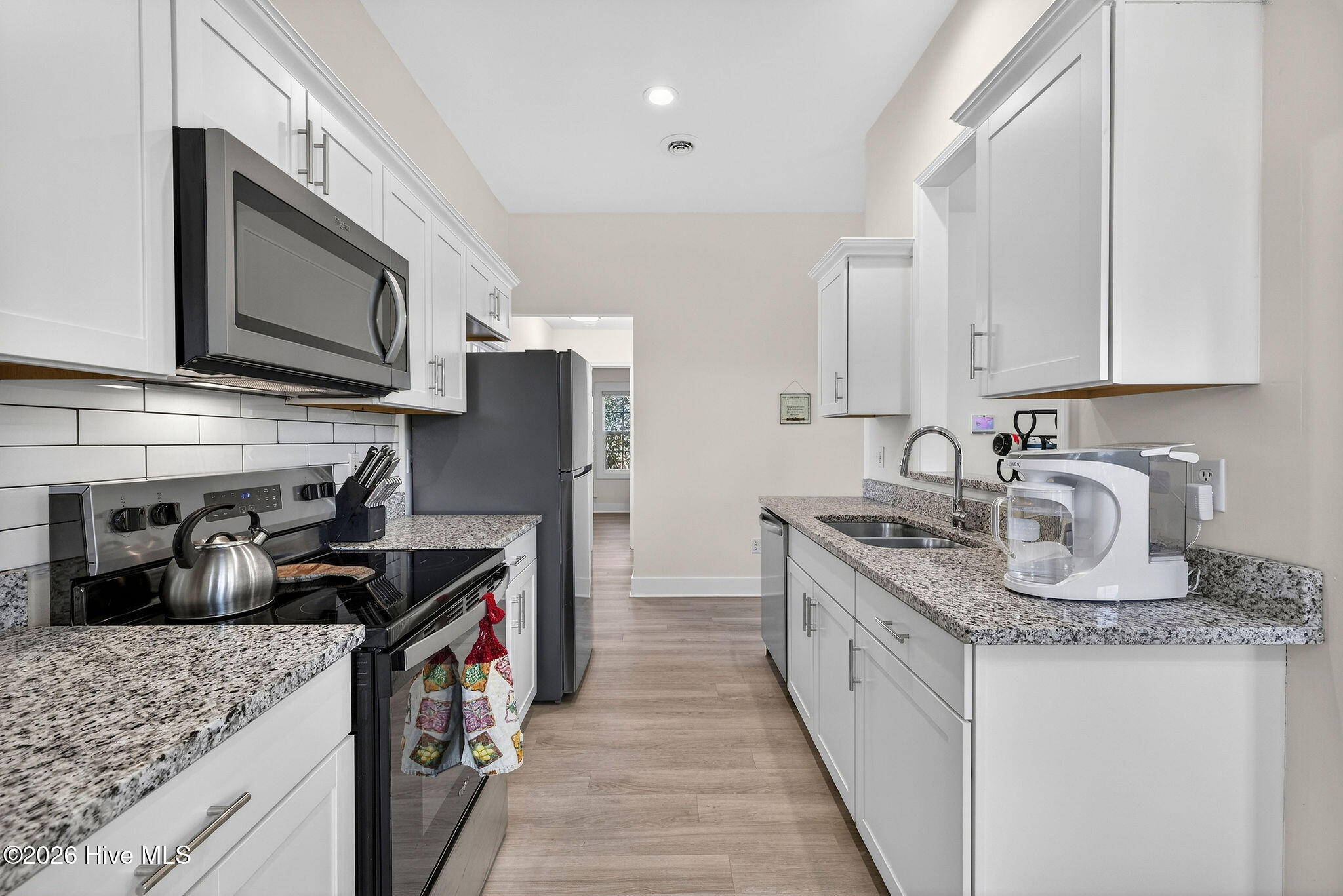 100551856 | Photo 16