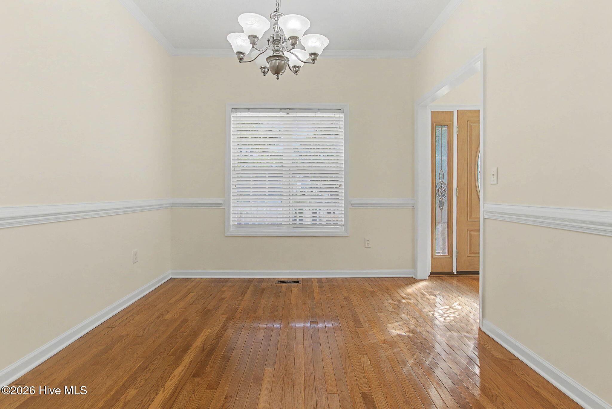 100547779 | Photo 16