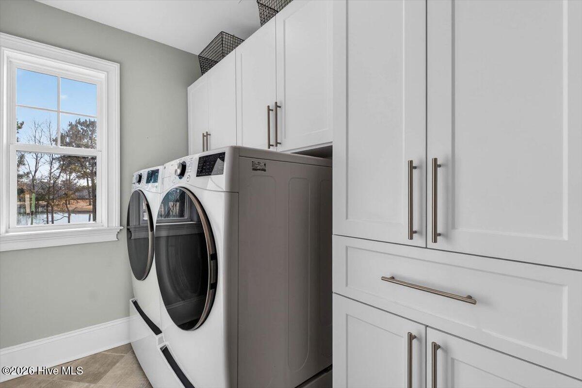 100548349 | Photo 54