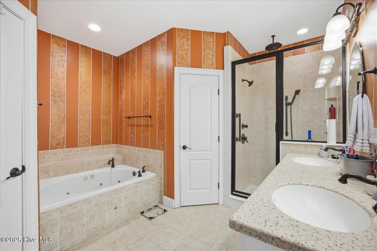 100543897 | Photo 17