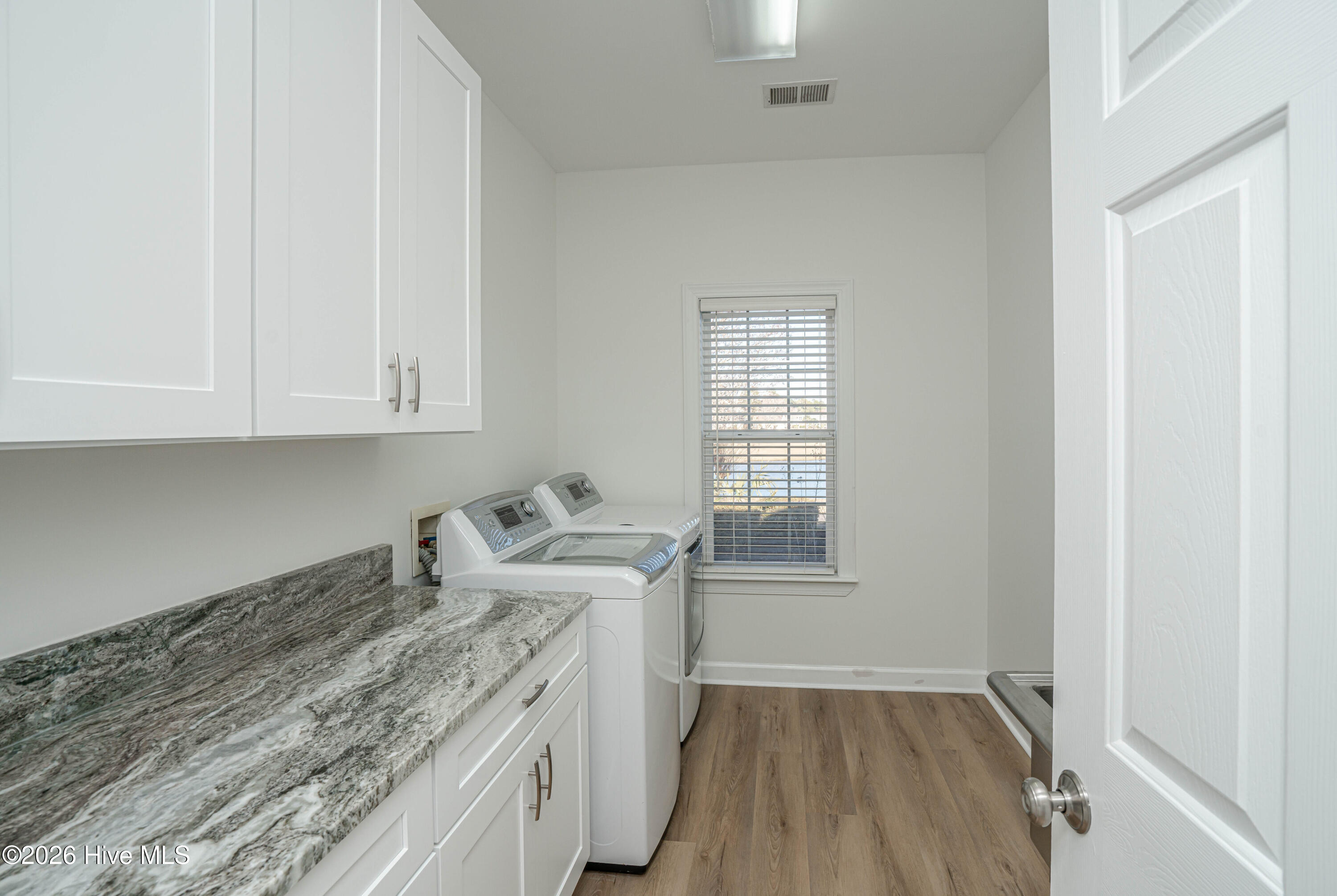 100553430 | Photo 48