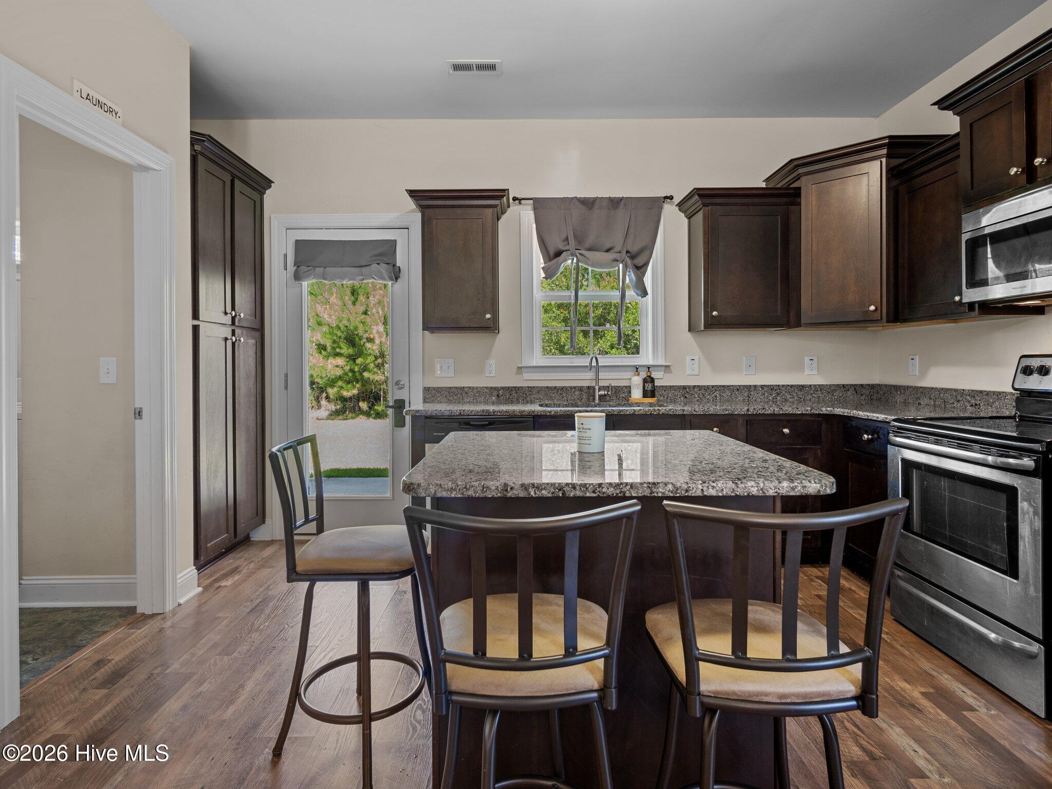 100566345 | Photo 27