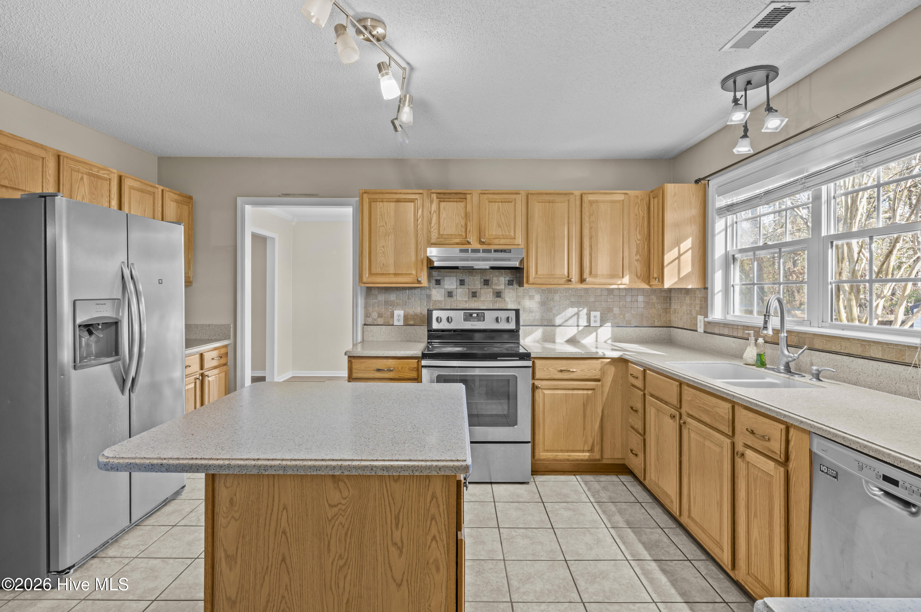 100541595 | Photo 19