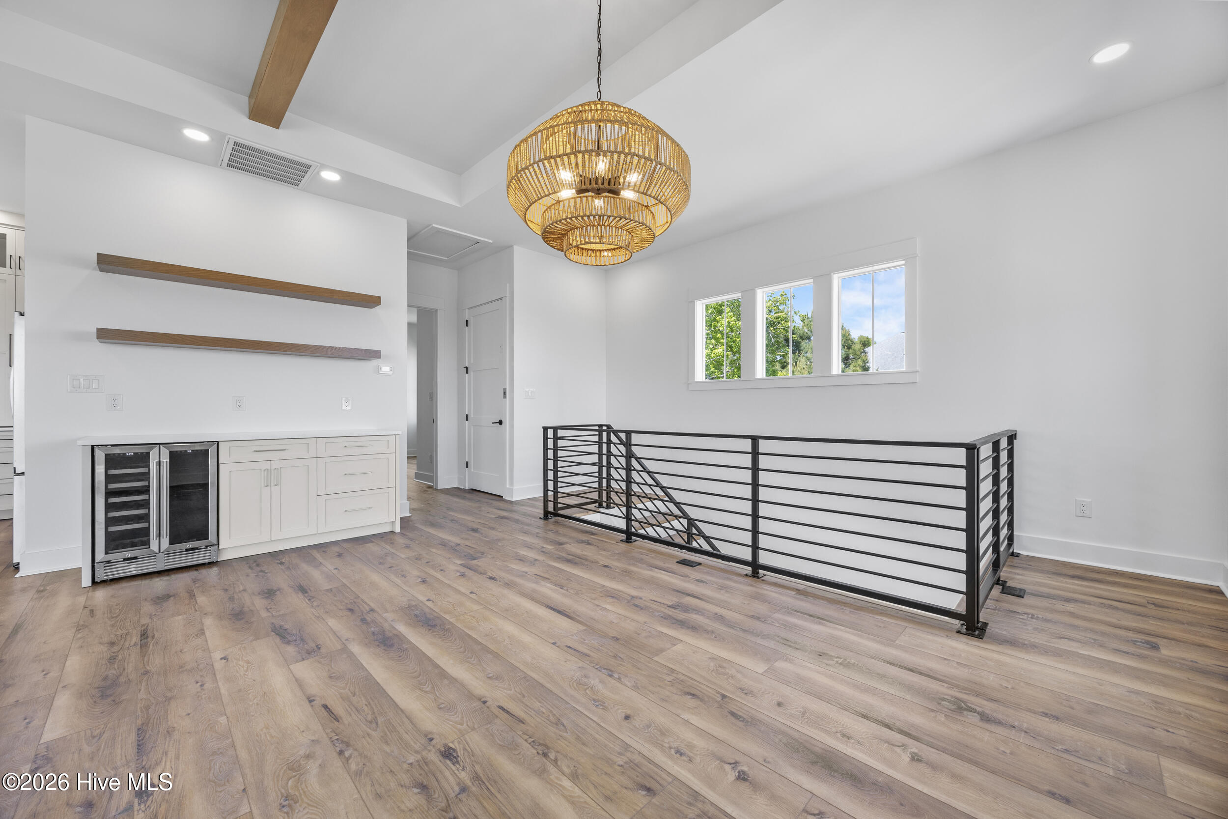 100567625 | Photo 33