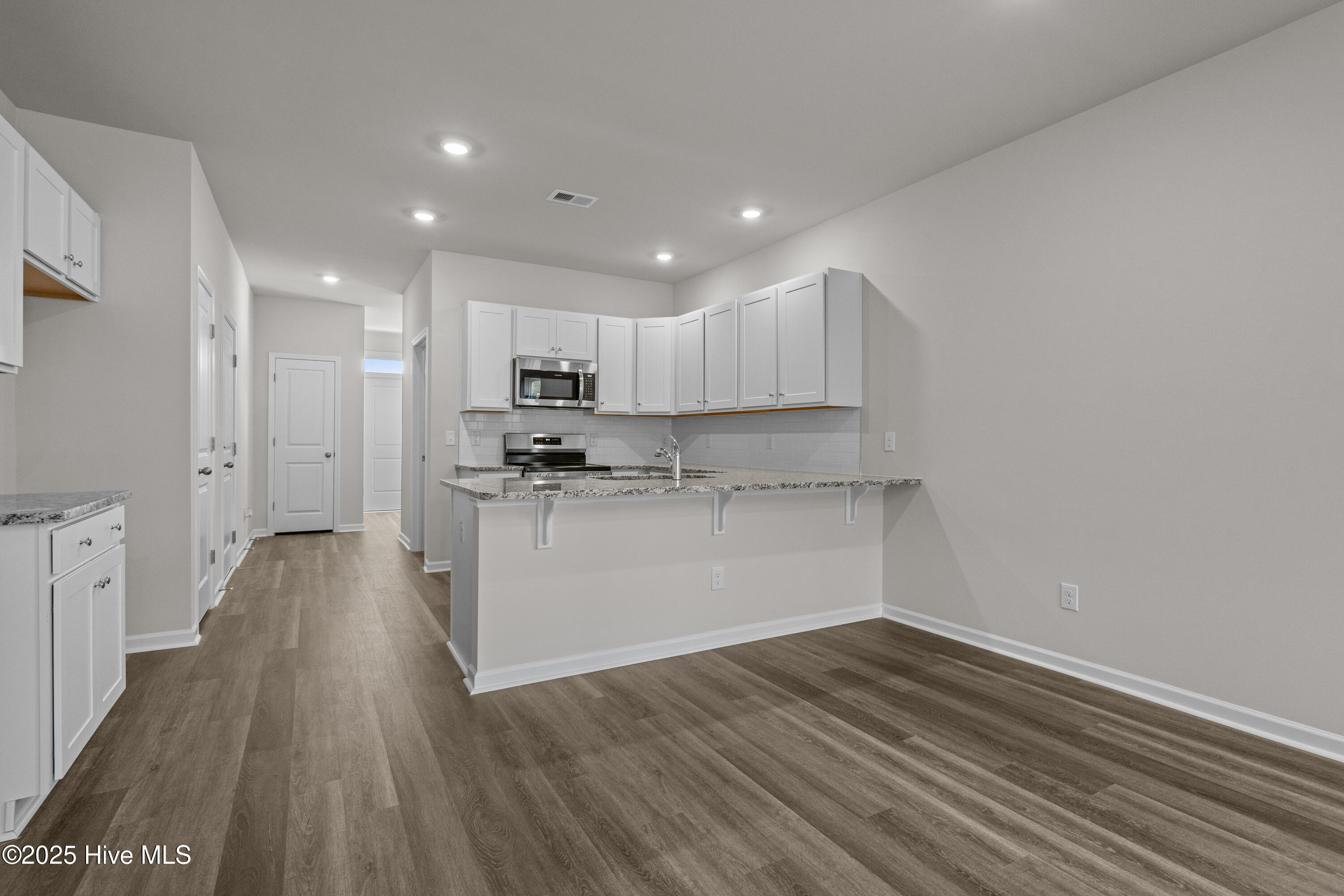 100536973 | Photo 13