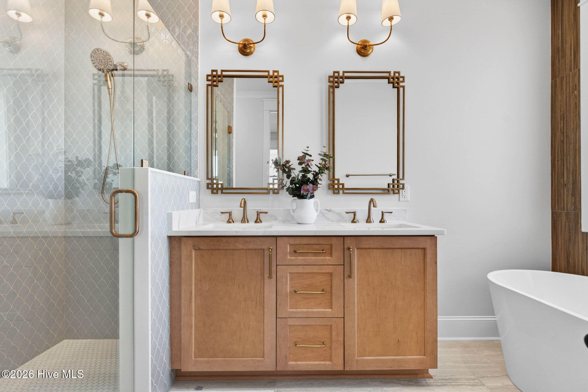 100570262 | Photo 27