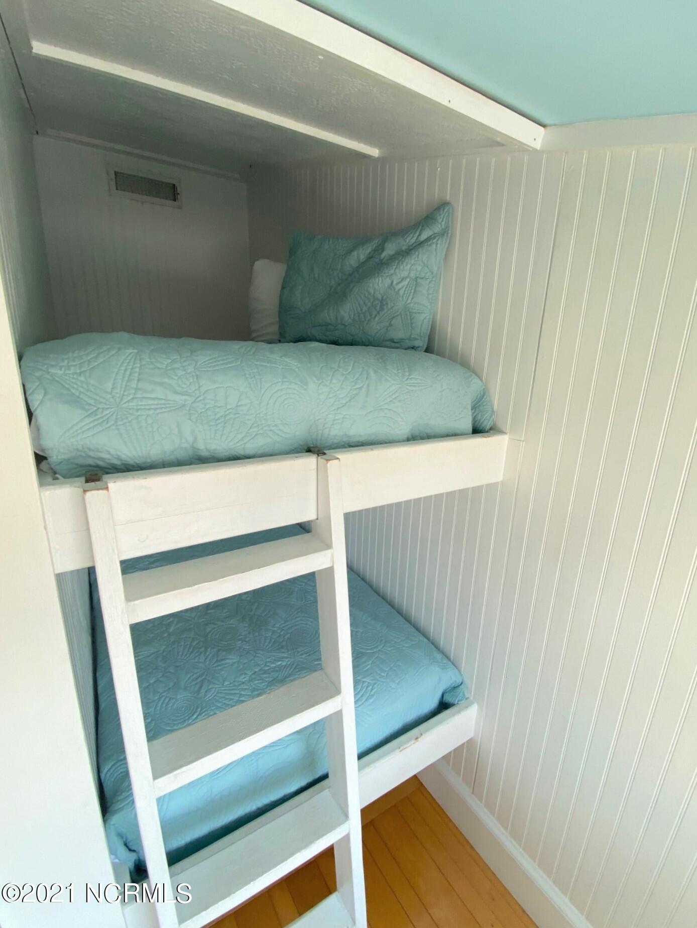 100565014 | Photo 23