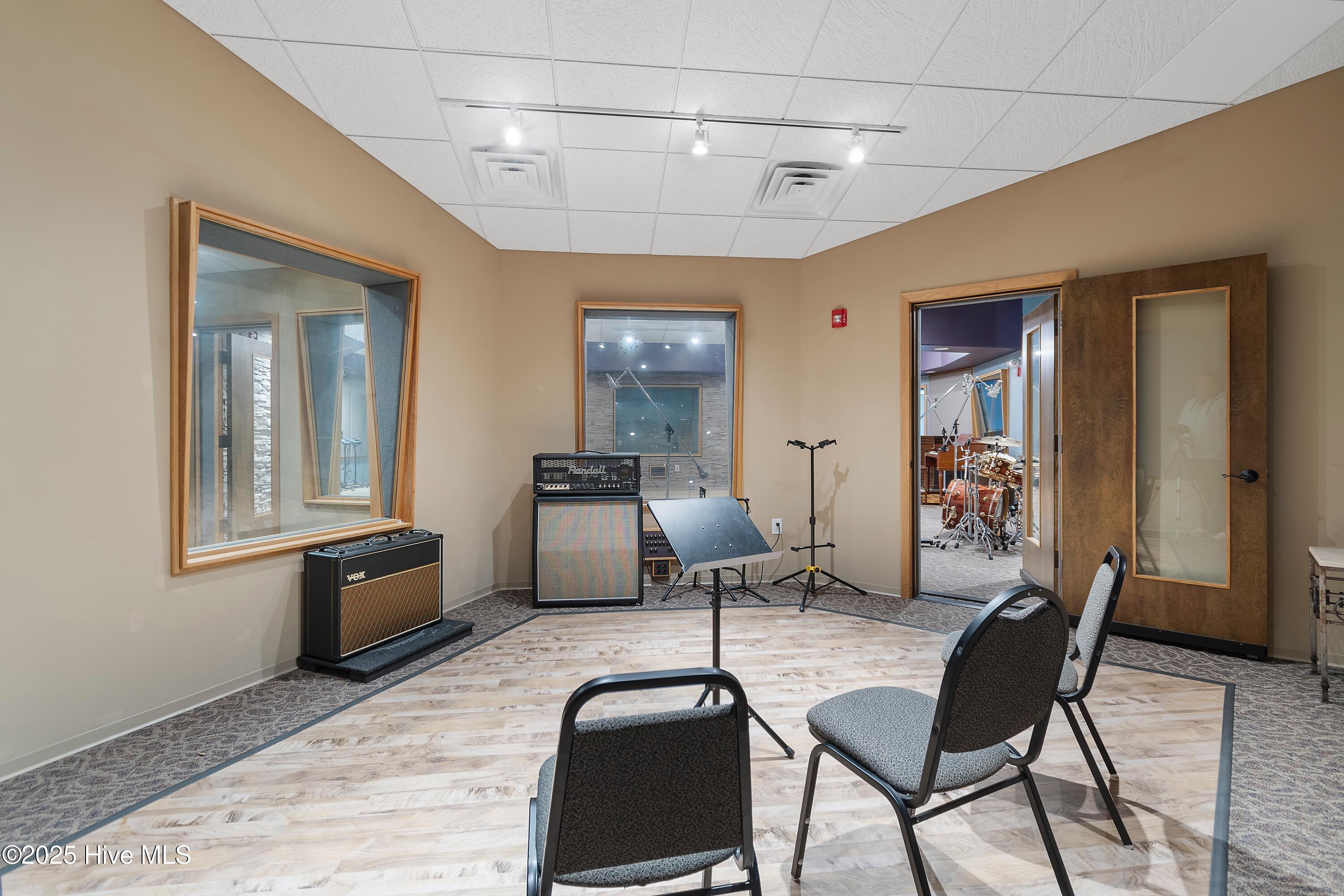 100491717 | Photo 57