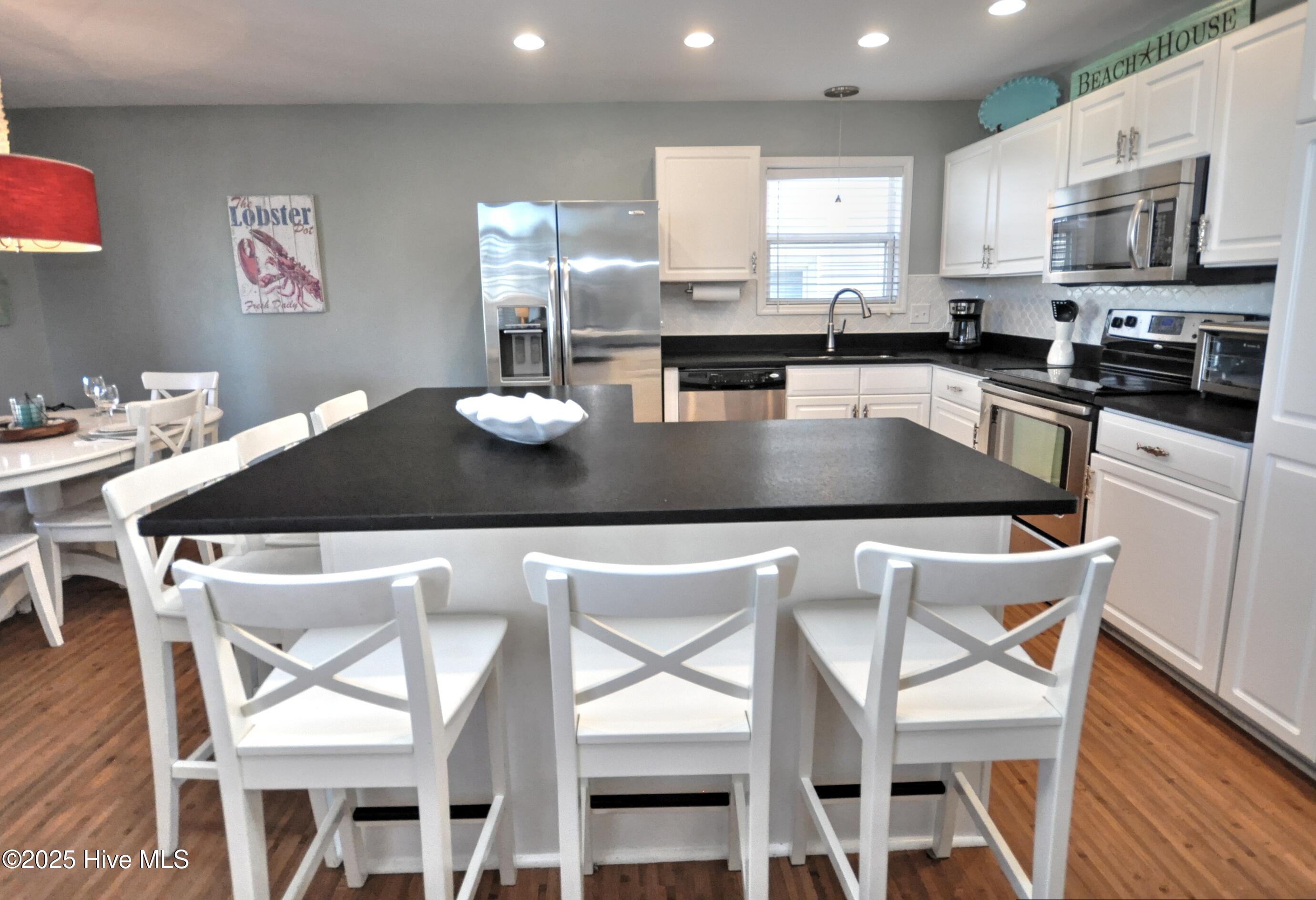 100545974 | Photo 11