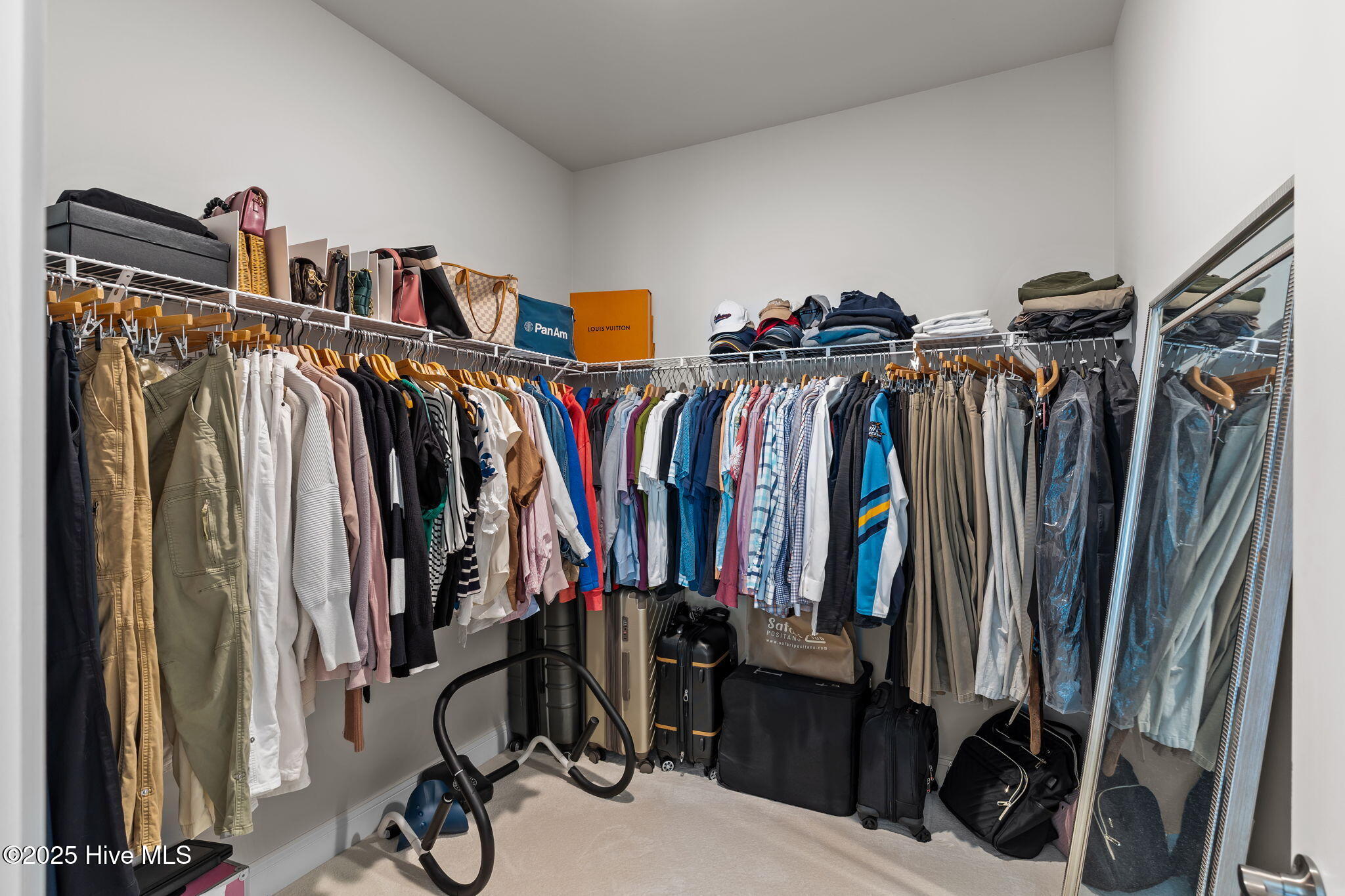 100531839 | Photo 40