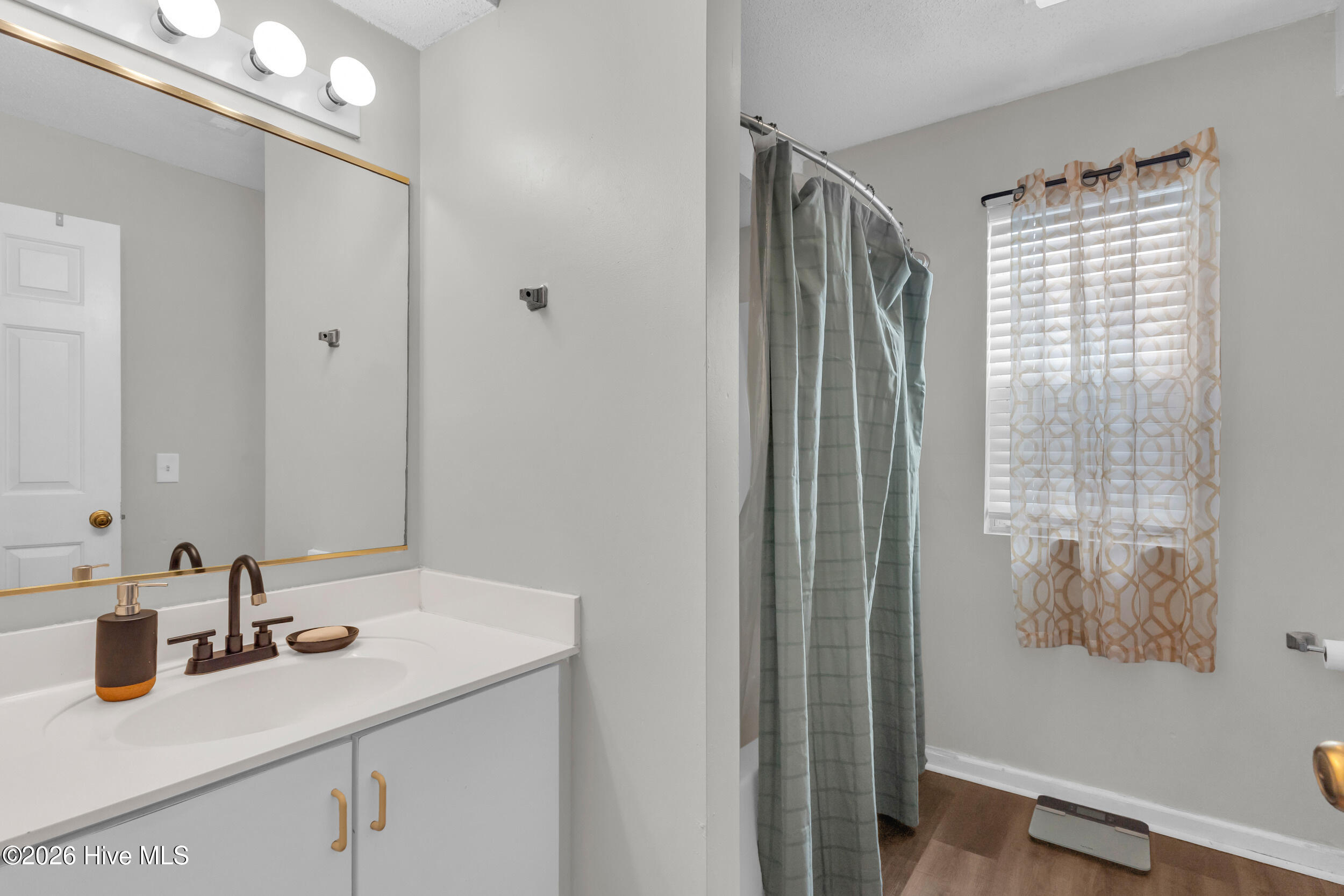 100548412 | Photo 11