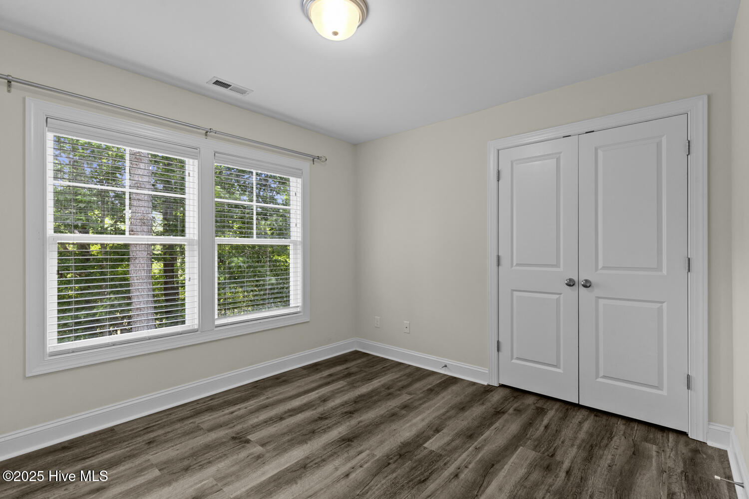 100538409 | Photo 37