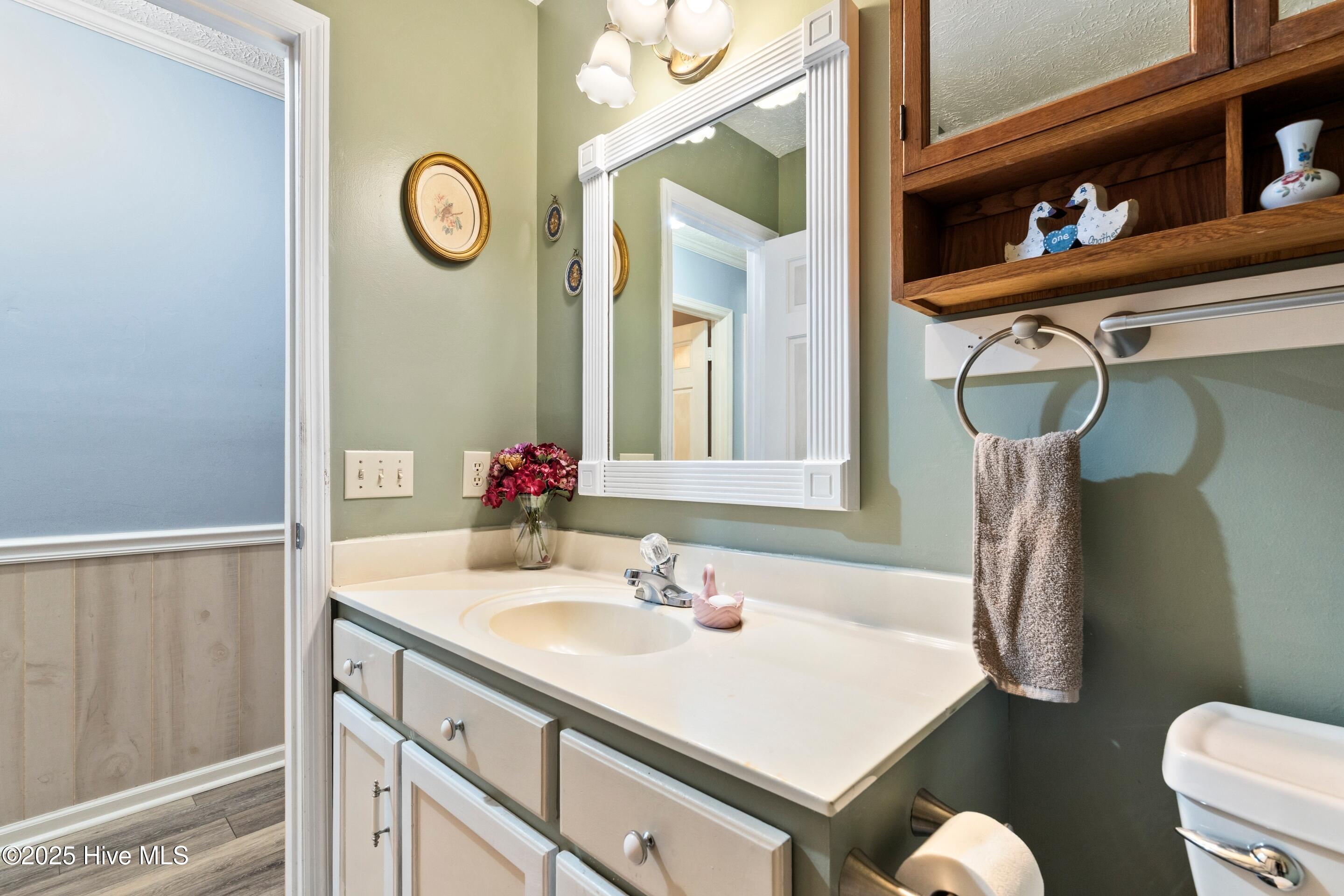 100560876 | Photo 25