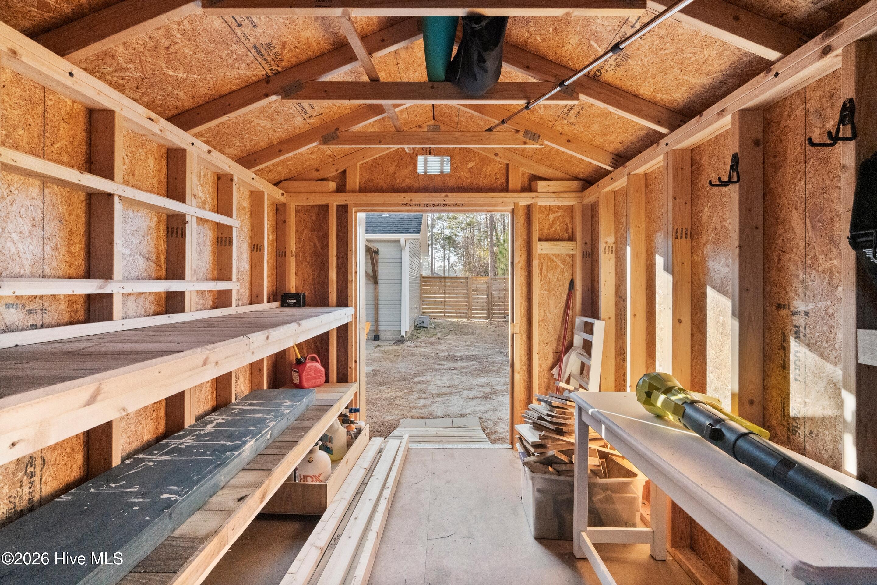 100548335 | Photo 37