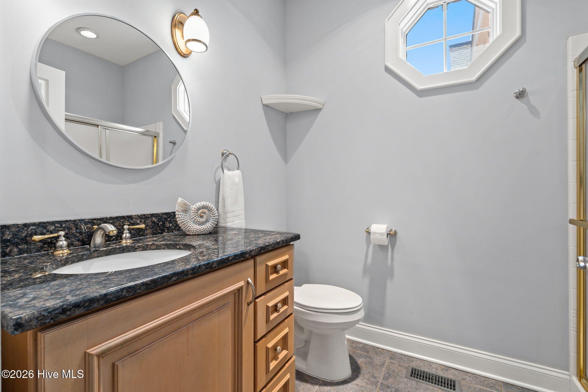 100564903 | Photo 38