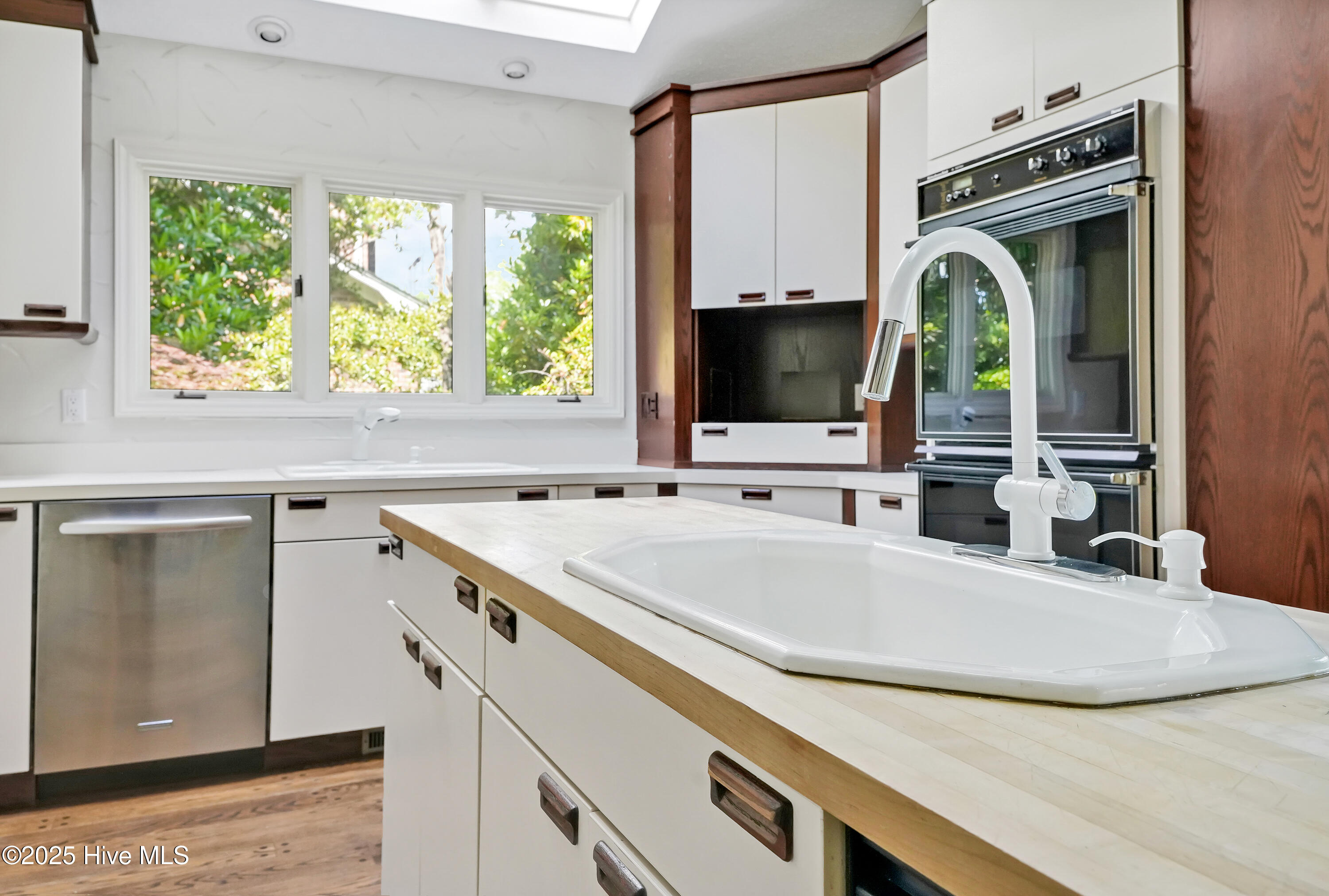 906RobertELeeDrive-18