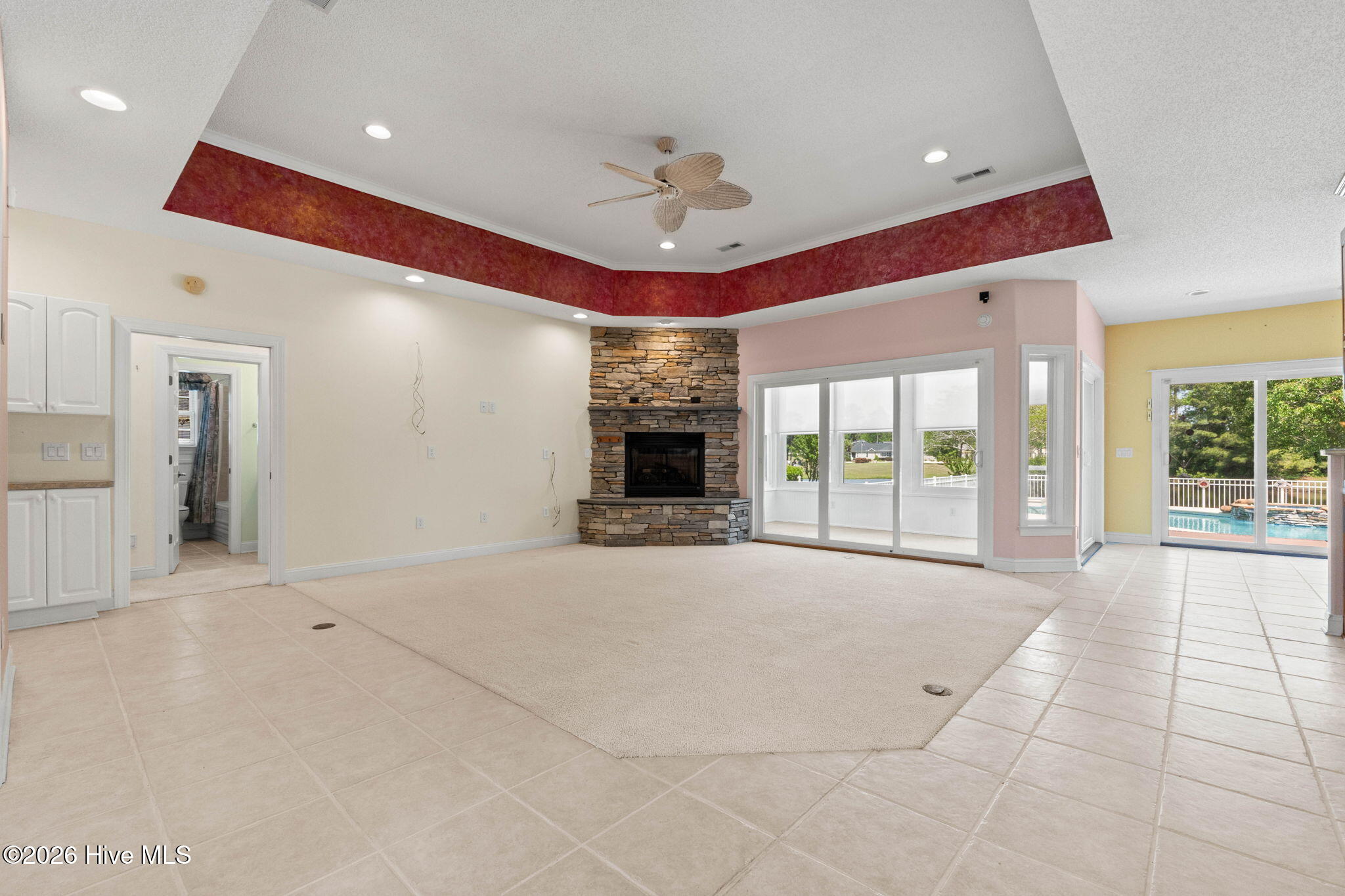 100567537 | Photo 18