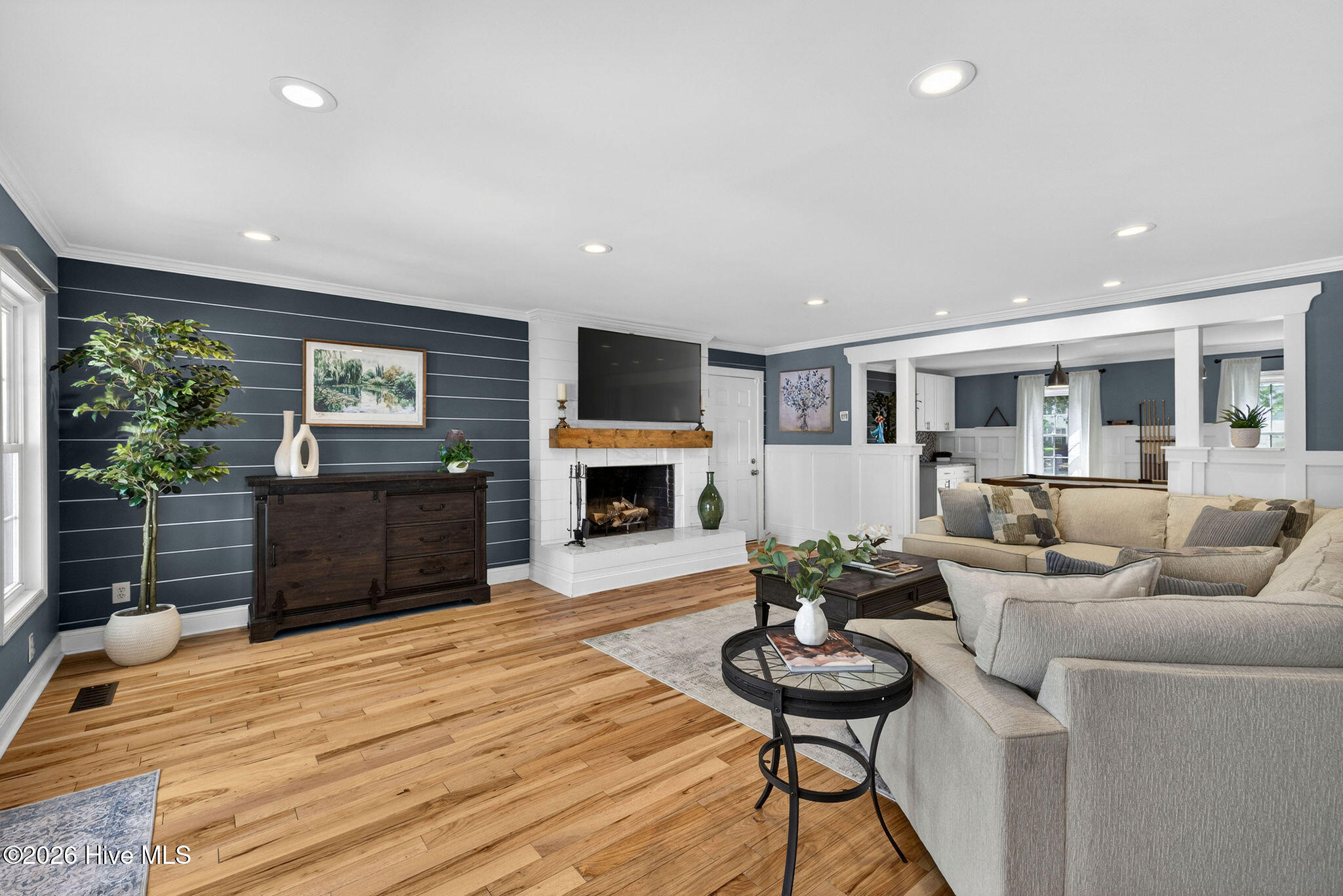 100567485 | Photo 13