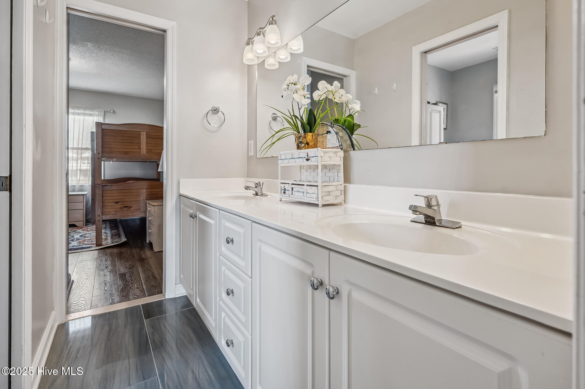 100538972 | Photo 36