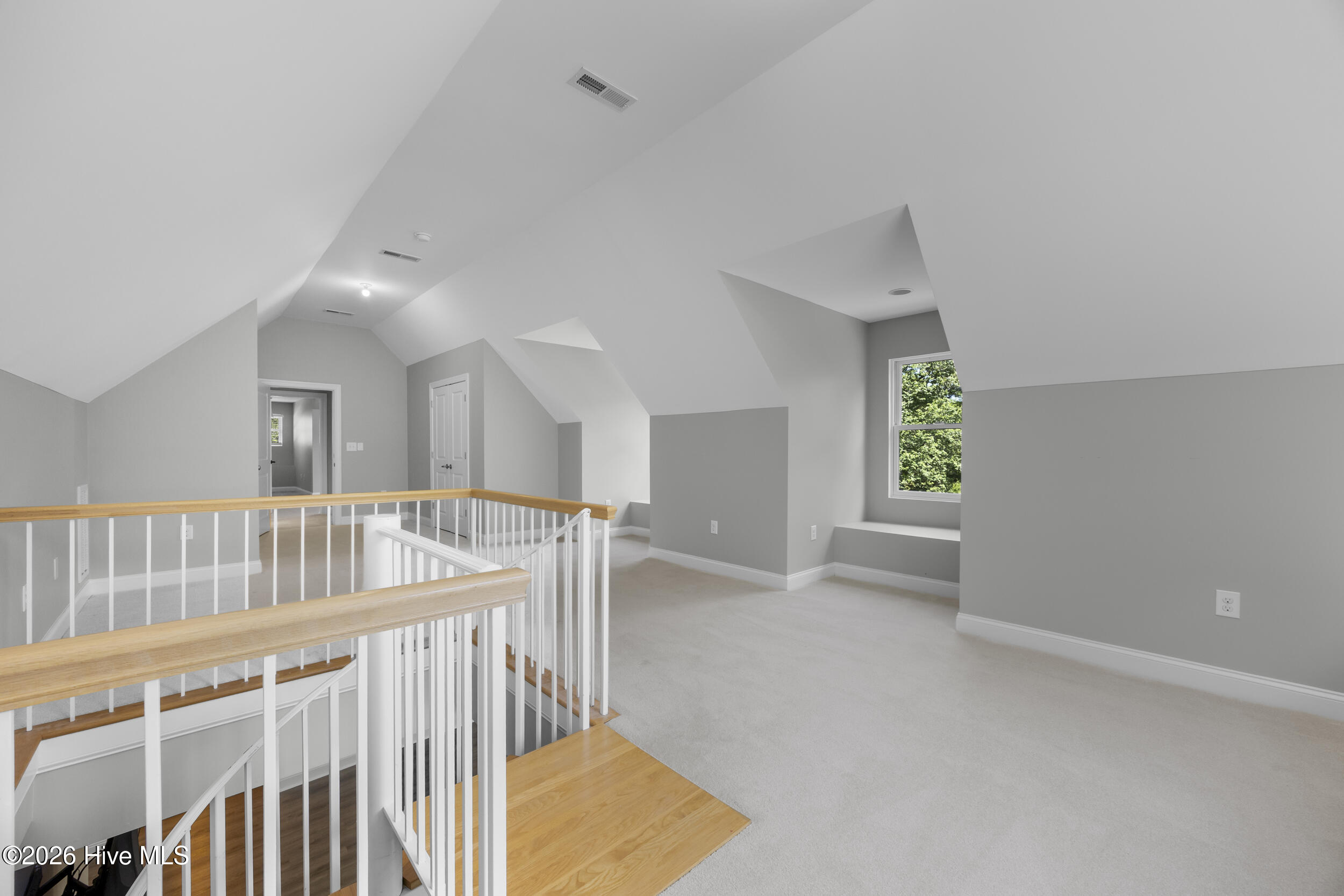 100569624 | Photo 28