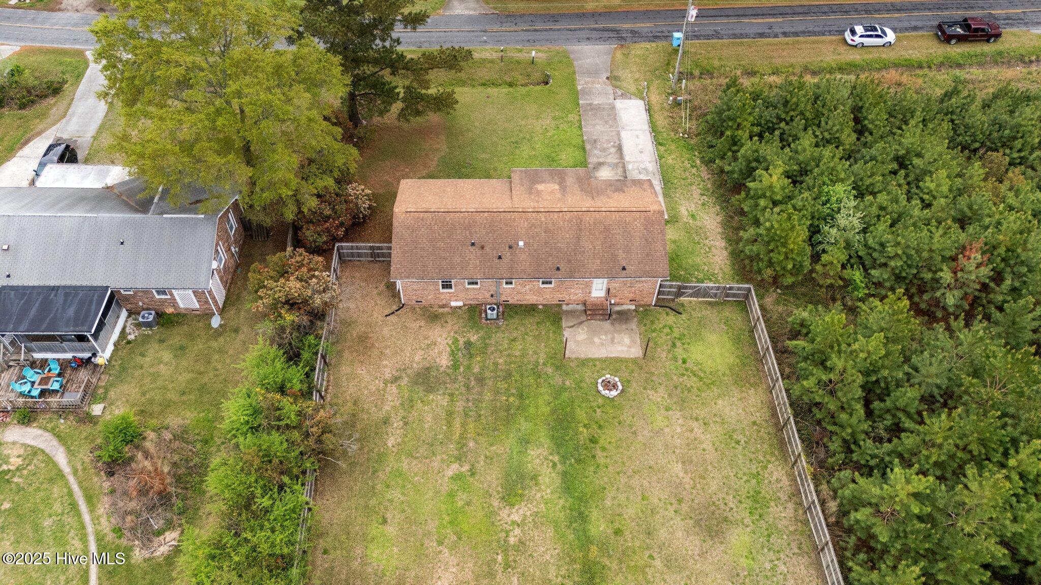 250 Ernest Gurganus Road, Jacksonville, NC 28540 – photo 8: 10-web-or-mls-DJI_20250403103718_0089_D