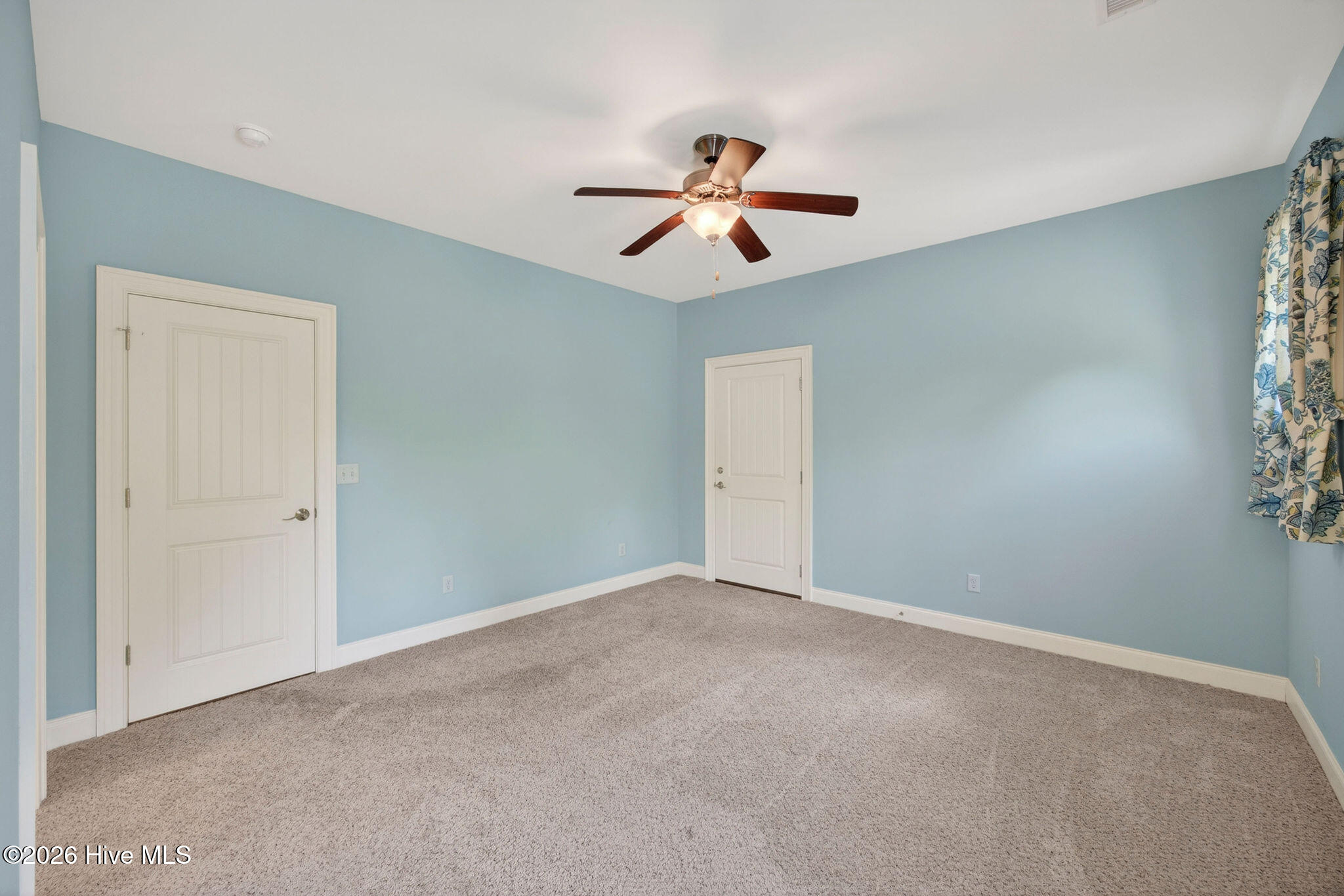 100566414 | Photo 64